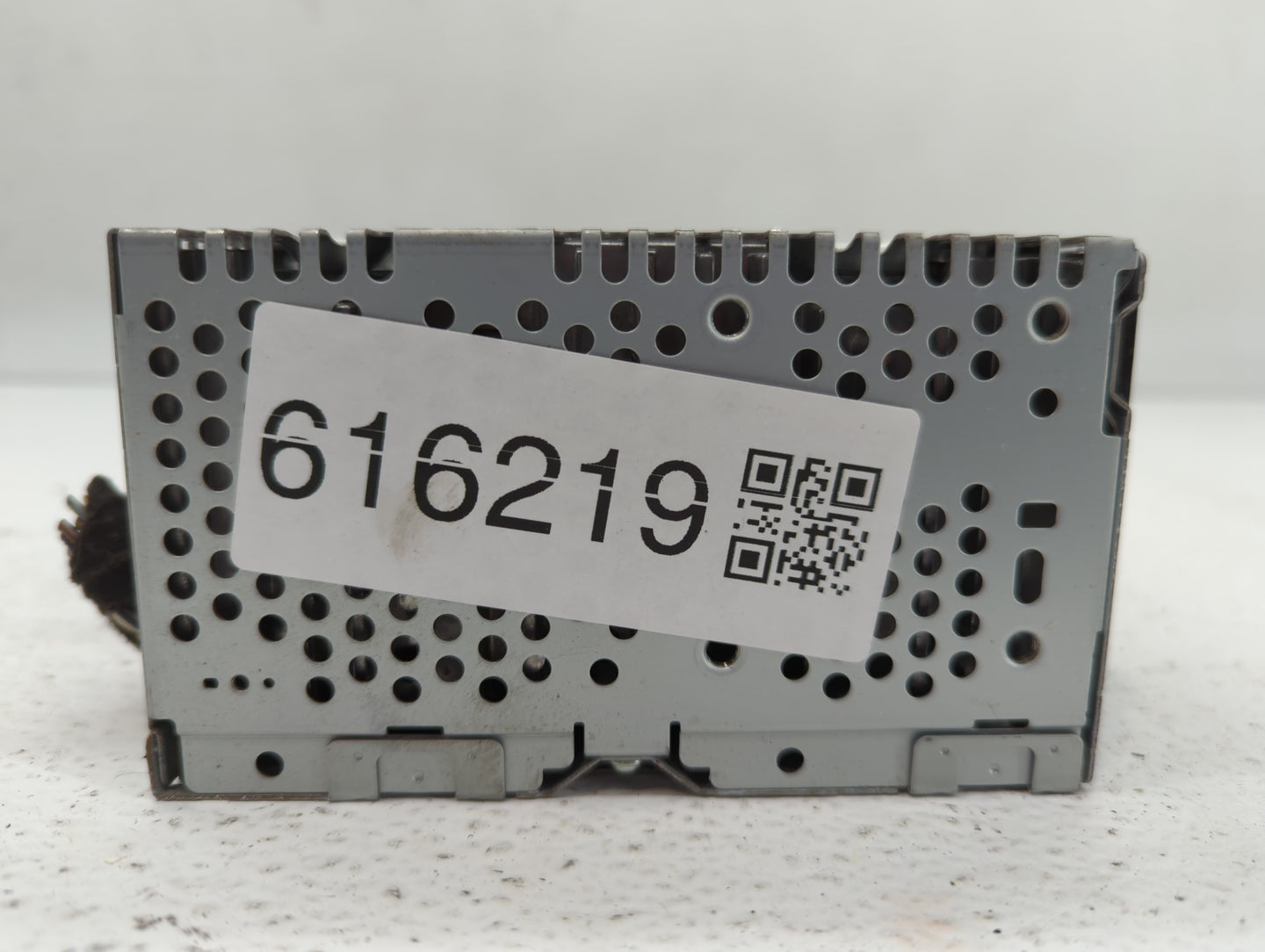 2014-2015 Ford Explorer Radio AM FM Cd Player Receiver Replacement P/N:DB5T-19C107-FC Fits Fits 2014 2015 OEM Used Auto Part