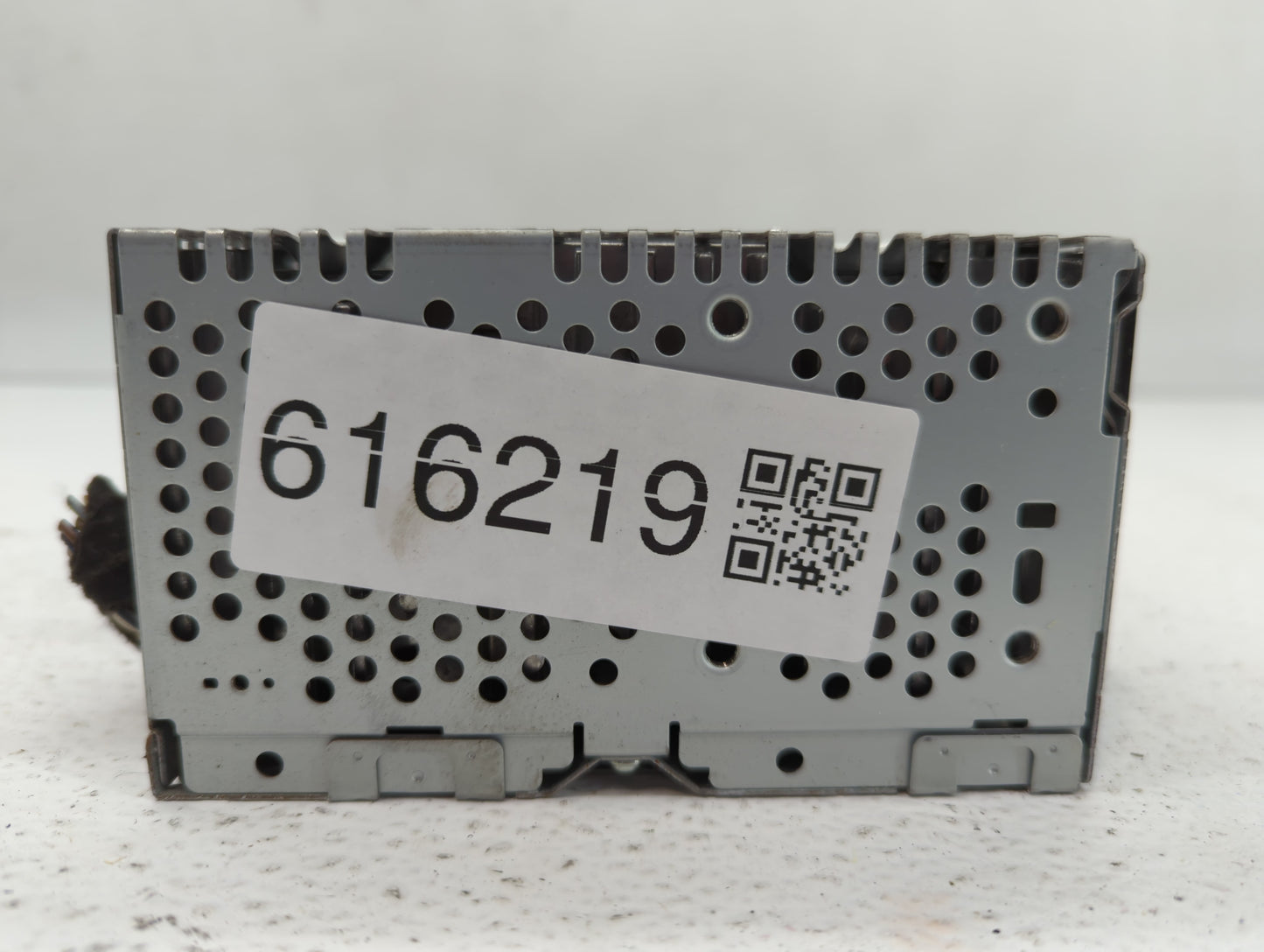 2014-2015 Ford Explorer Radio AM FM Cd Player Receiver Replacement P/N:DB5T-19C107-FC Fits Fits 2014 2015 OEM Used Auto Part