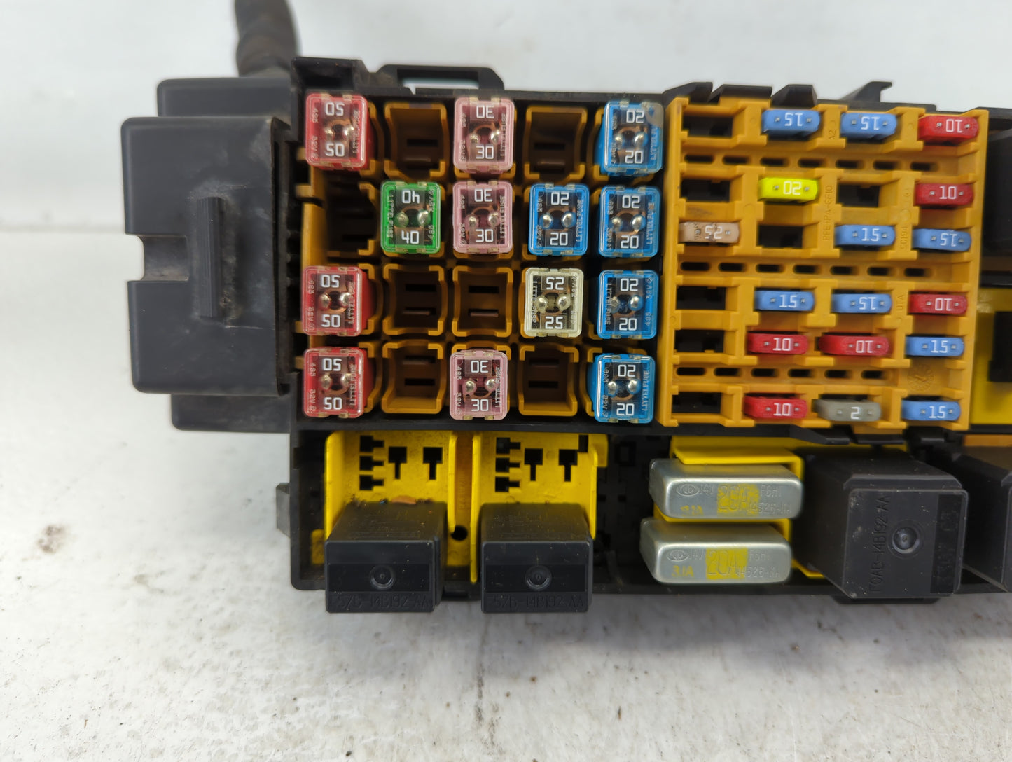 2001-2005 Ford Explorer Fusebox Fuse Box Panel Relay Module P/N:2L5T-14A075-AA Fits Fits 2001 2002 2003 2004 2005 OEM Used A