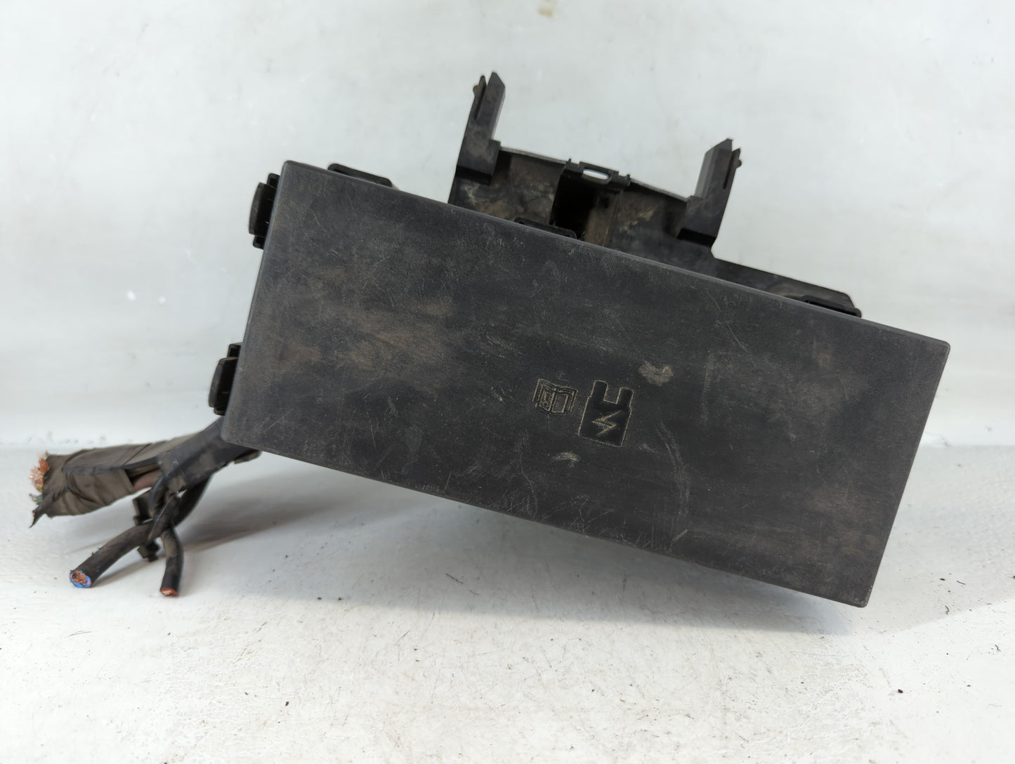2014-2015 Ford Explorer Fusebox Fuse Box Panel Relay Module P/N:BT4T-14A003-AA Fits Fits 2014 2015 OEM Used Auto Parts - Oem