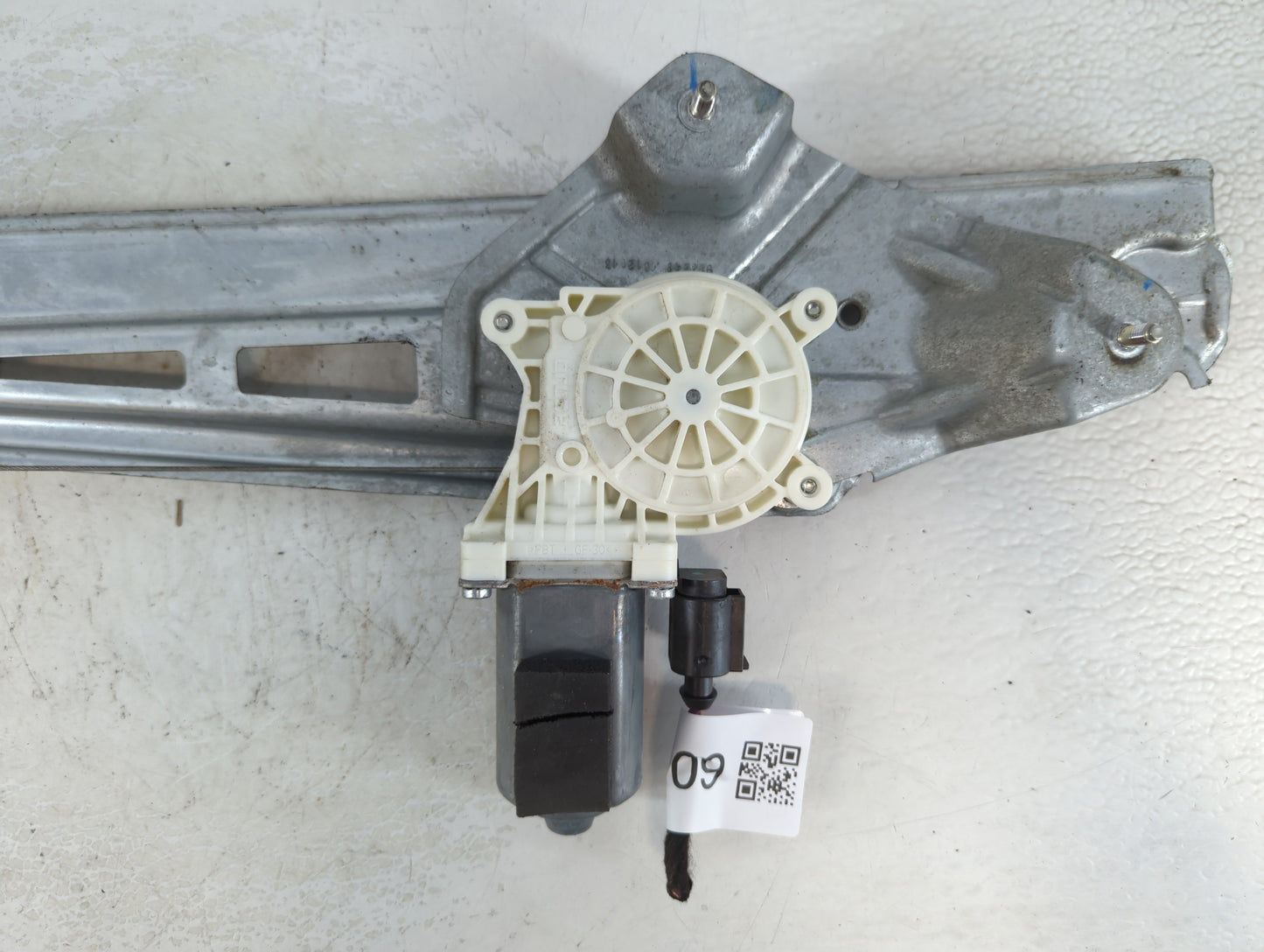 2014 Ford Explorer Used Window Regulator Passenger Front 915109 - Oemusedautoparts1.com