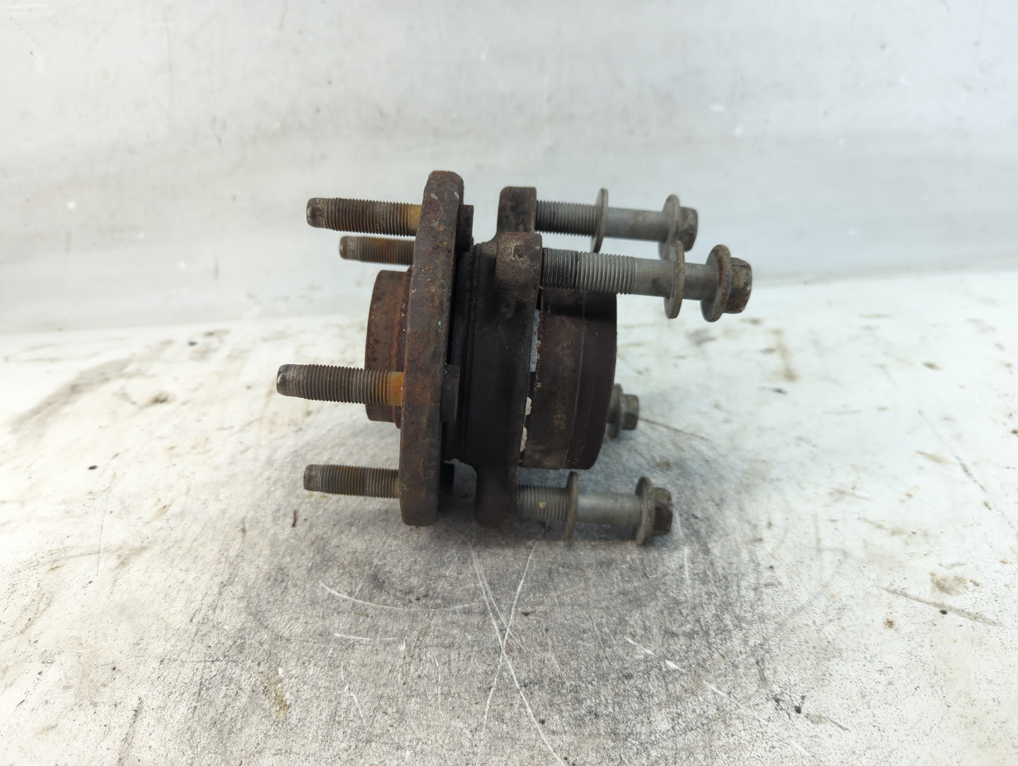 2017-2019 Ford Explorer Driver Front Wheel Hub Oem 928362 - Oemusedautoparts1.com