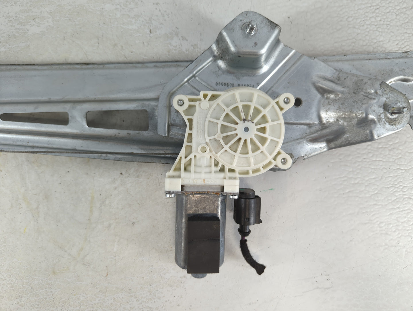 2014 Ford Explorer Used Window Regulator Passenger Front 937504 - Oemusedautoparts1.com