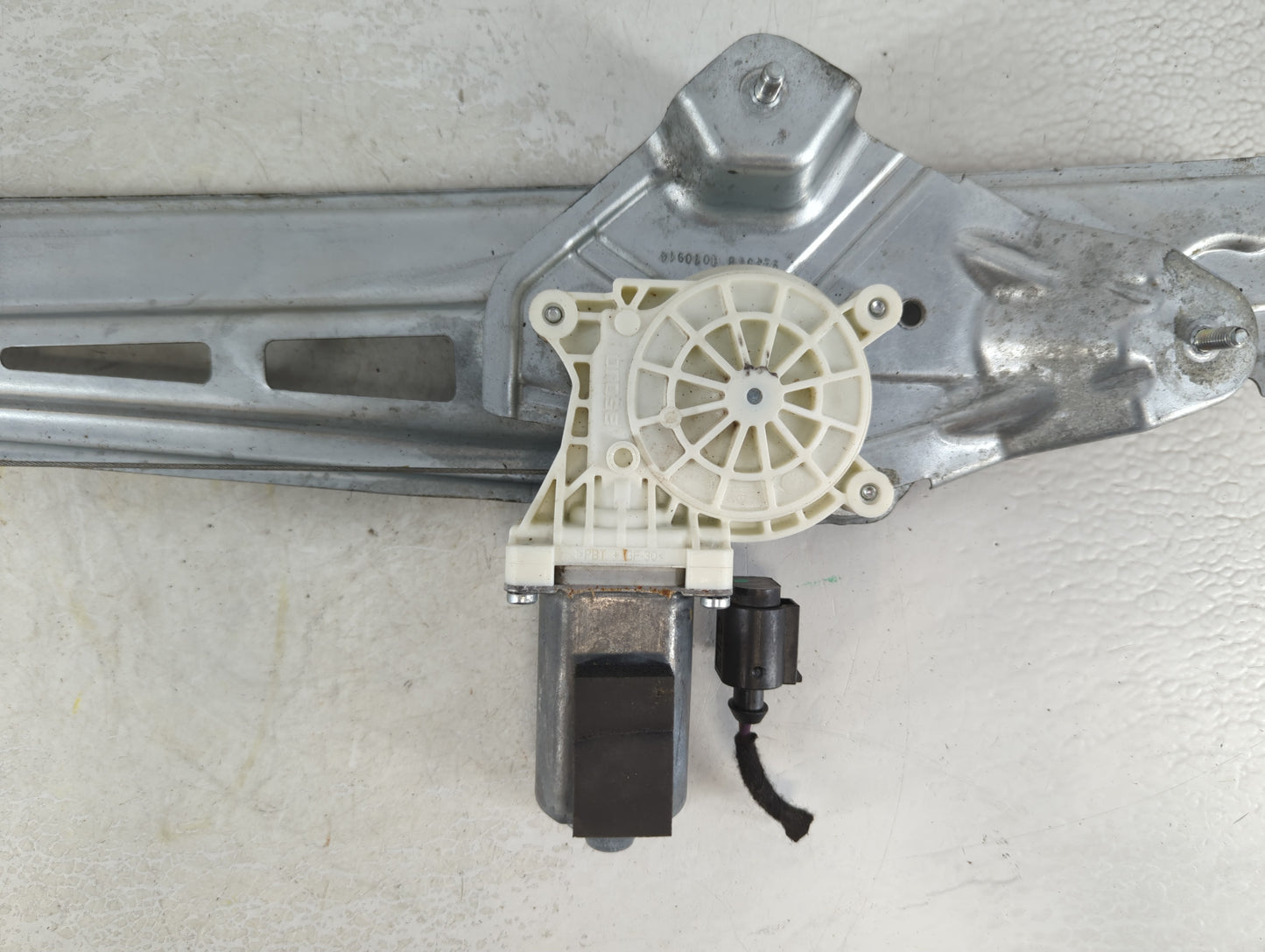 2014 Ford Explorer Used Window Regulator Passenger Front 937504 - Oemusedautoparts1.com