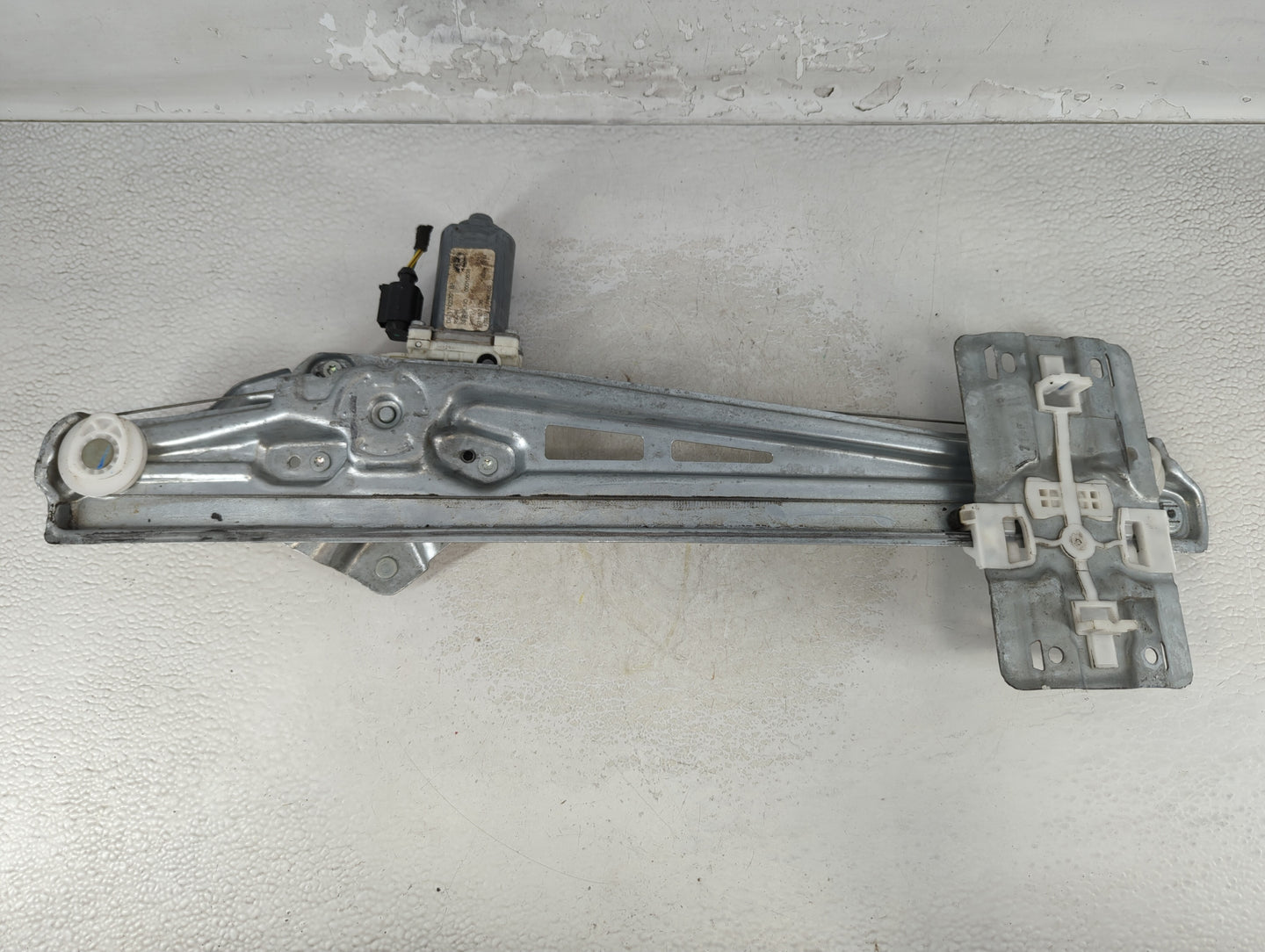 2014 Ford Explorer Driver Left Front Window Regulator 937505 - Oemusedautoparts1.com