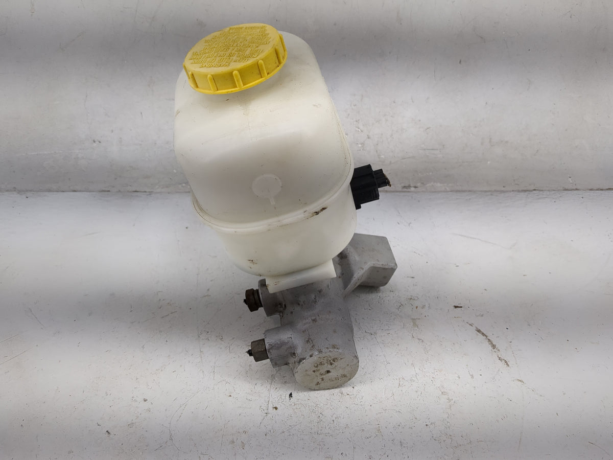 2014-2014 Ford F-150 Brake Master Cylinder 1082579 - Oemusedautoparts1.com