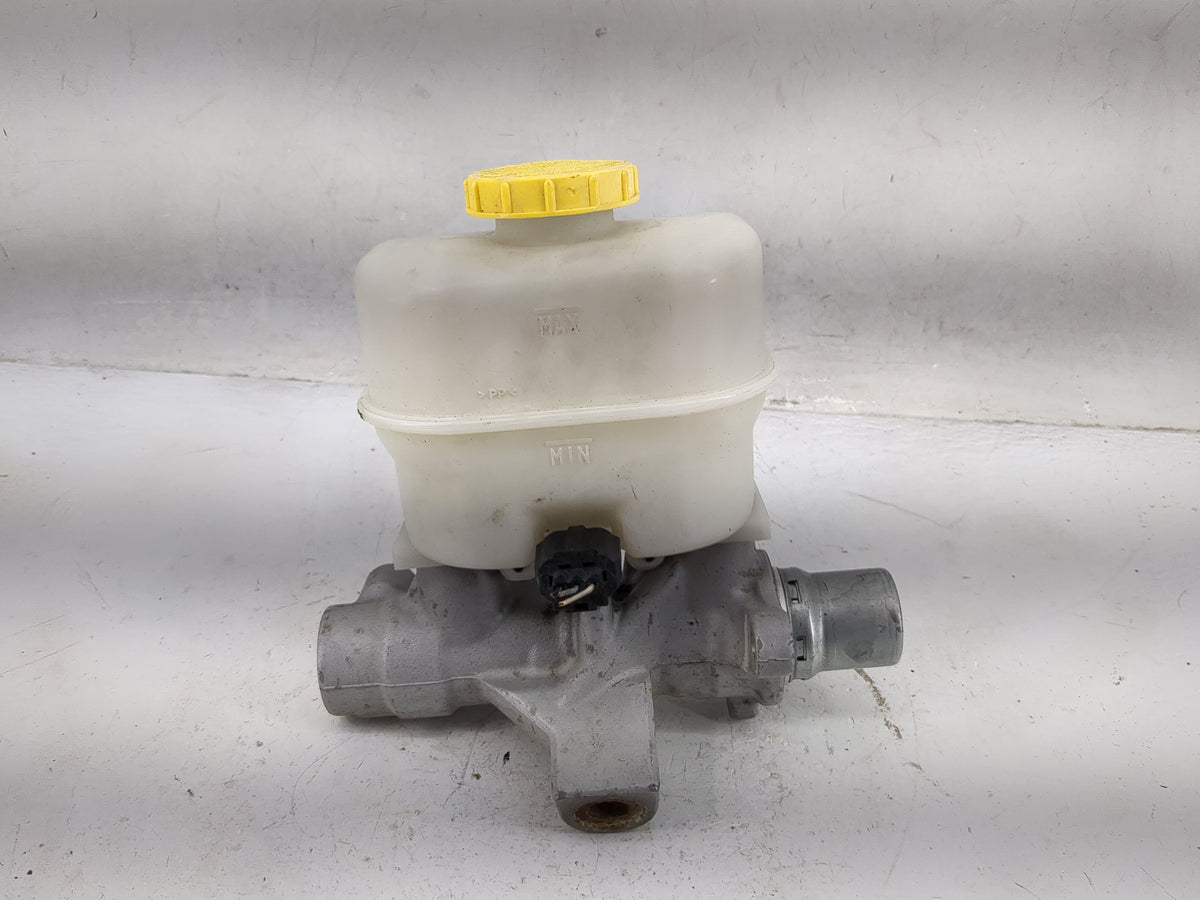 2014-2014 Ford F-150 Brake Master Cylinder 1082579 - Oemusedautoparts1.com