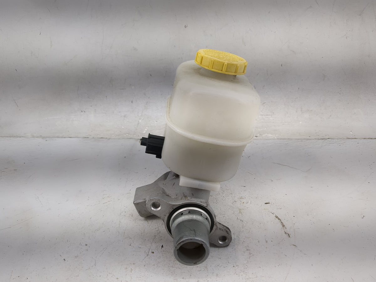 2014-2014 Ford F-150 Brake Master Cylinder 1082579 - Oemusedautoparts1.com