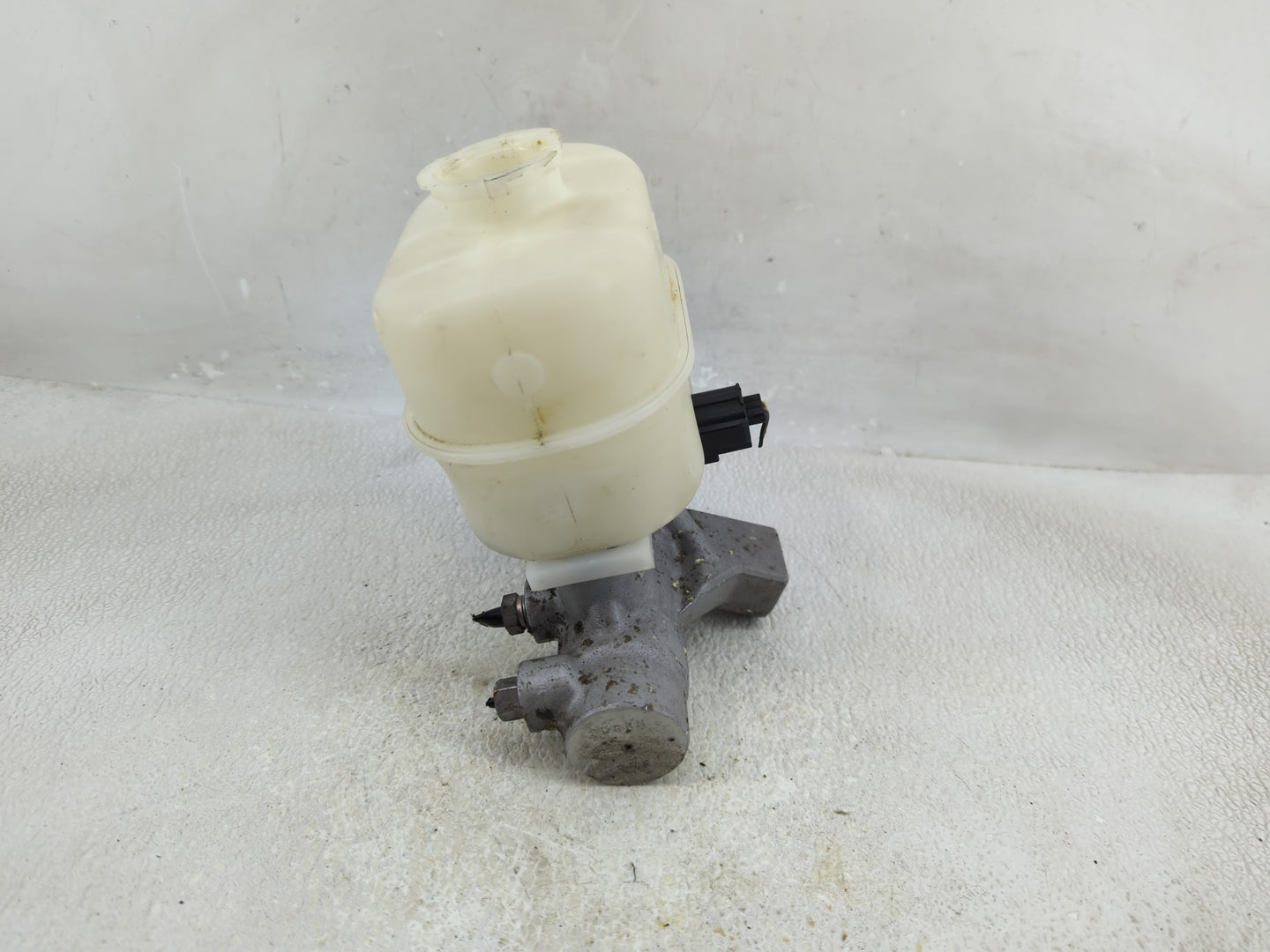 2014-2014 Ford F-150 Brake Master Cylinder - Oemusedautoparts1.com