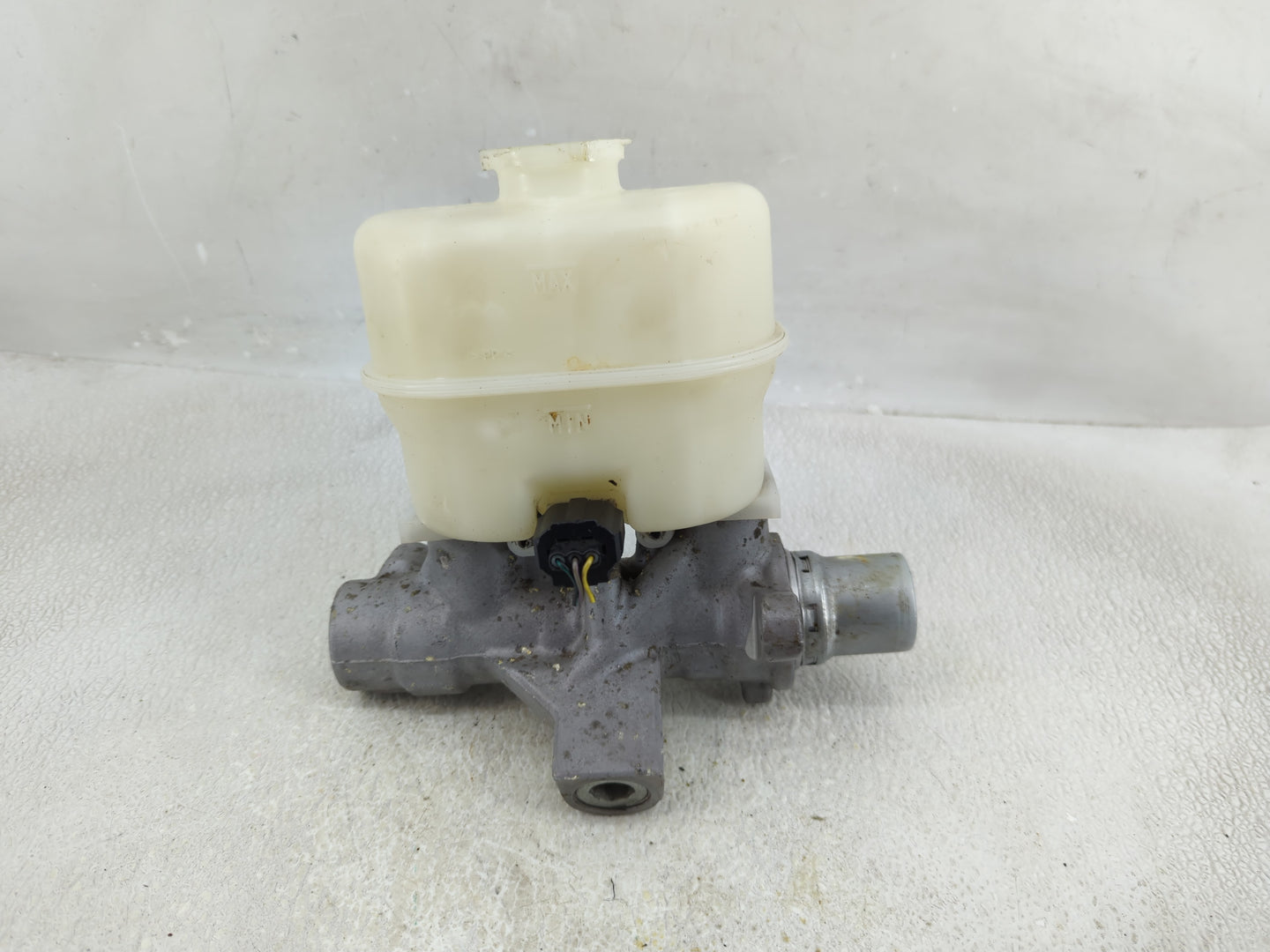 2014-2014 Ford F-150 Brake Master Cylinder - Oemusedautoparts1.com