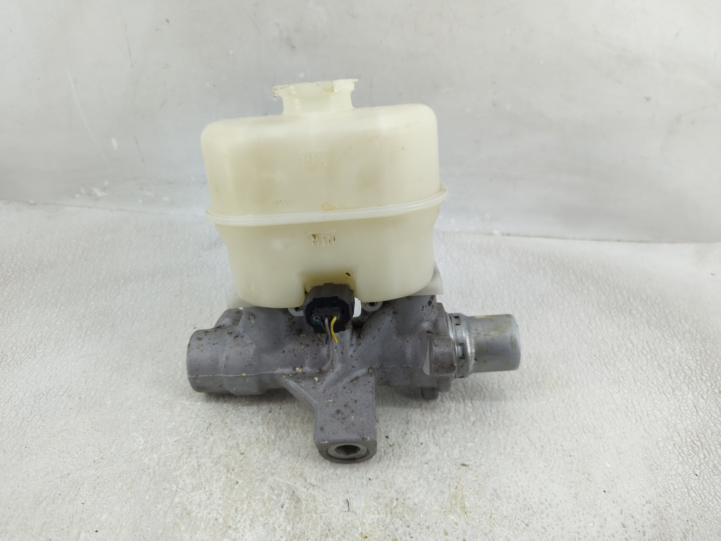 2014-2014 Ford F-150 Brake Master Cylinder - Oemusedautoparts1.com