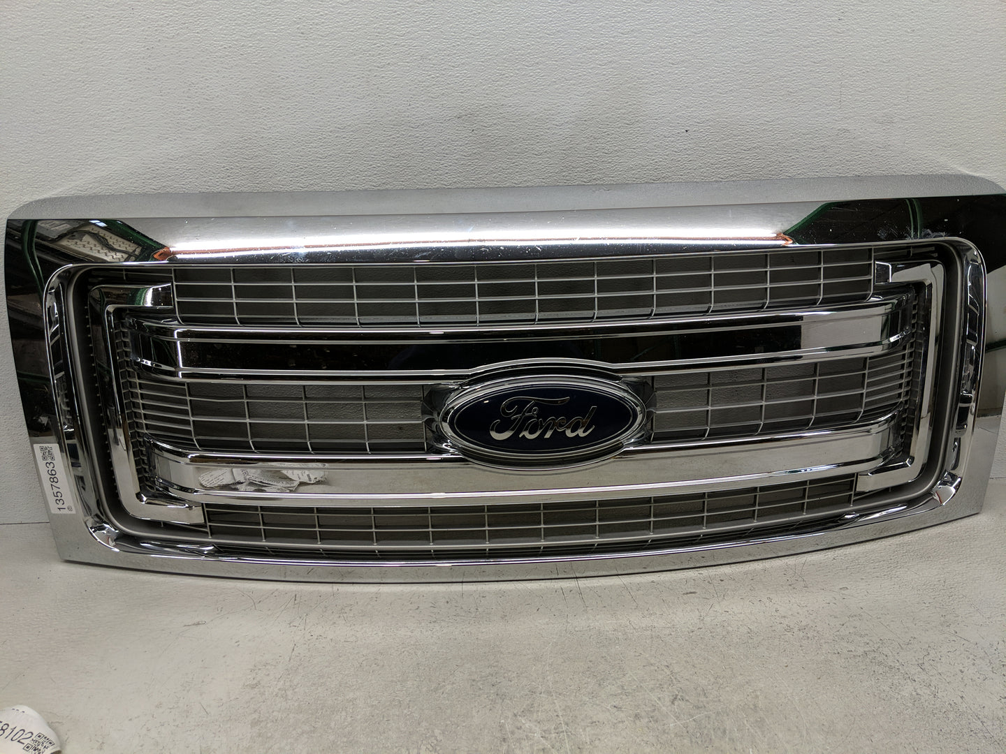2013-2014 Ford F-150 Front Grille Bumper Not Included - Oemusedautoparts1.com