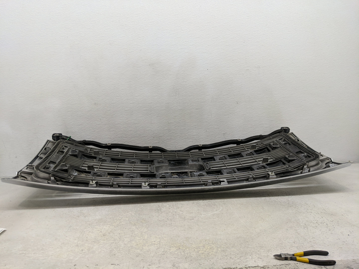 2013-2014 Ford F-150 Front Grille Bumper Not Included - Oemusedautoparts1.com