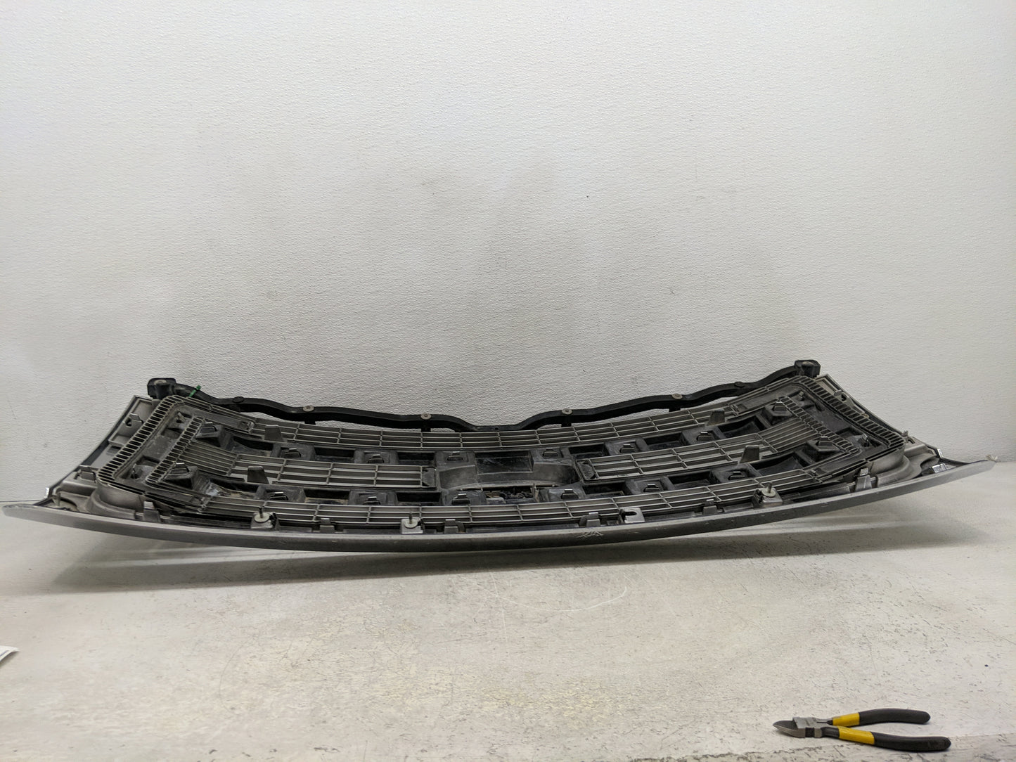 2013-2014 Ford F-150 Front Grille Bumper Not Included - Oemusedautoparts1.com