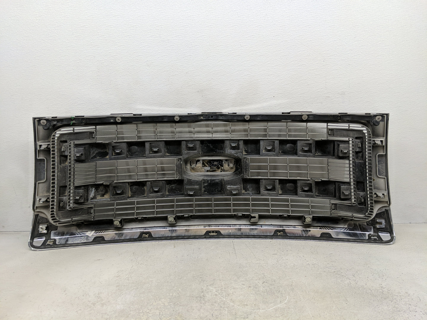 2013-2014 Ford F-150 Front Grille Bumper Not Included - Oemusedautoparts1.com