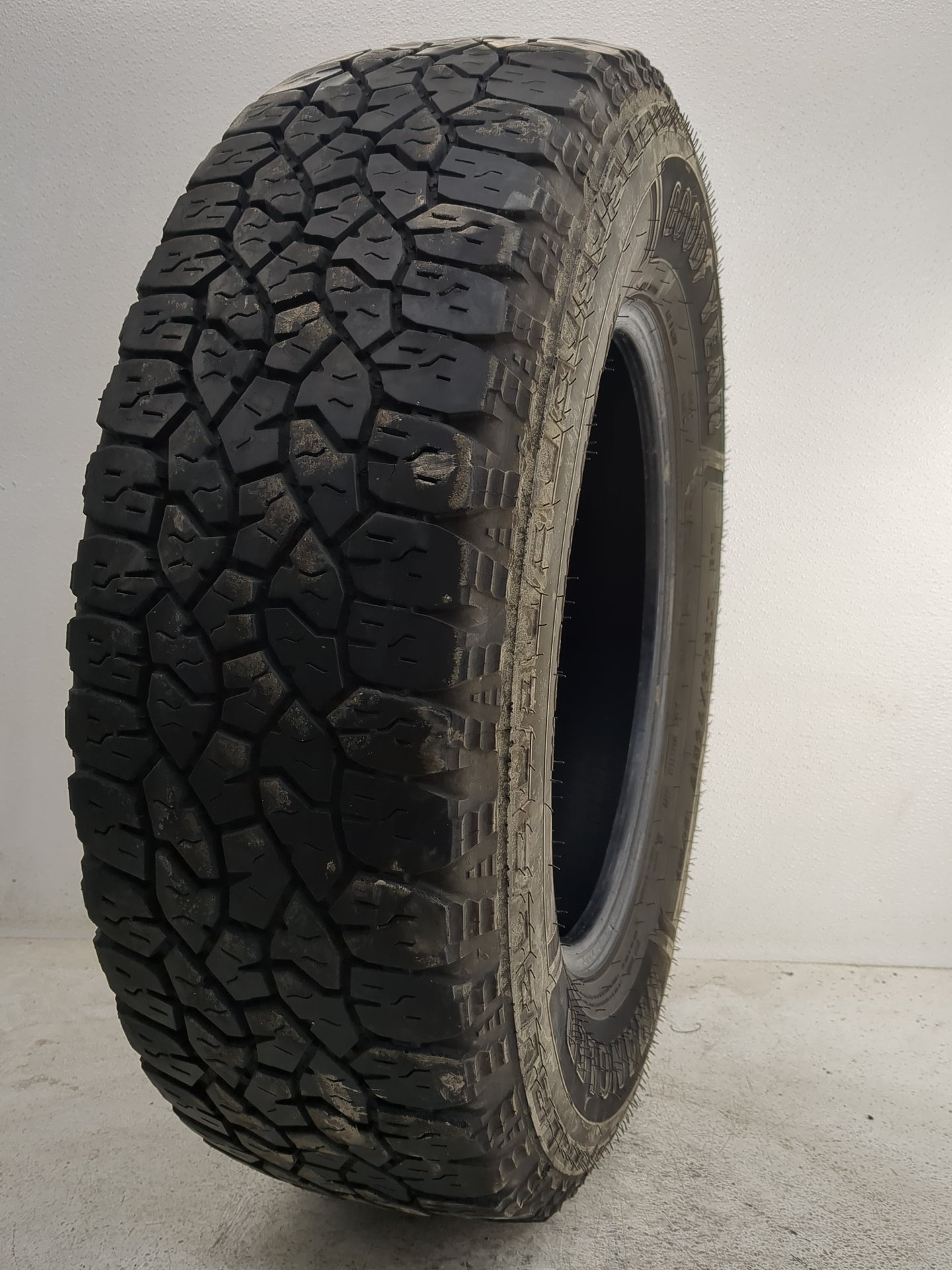 Used Tire LT245/75R17 GOODYEAR WORKHORSE AT 121/118S - Tread Depth 10/32 - Oemusedautoparts1.com