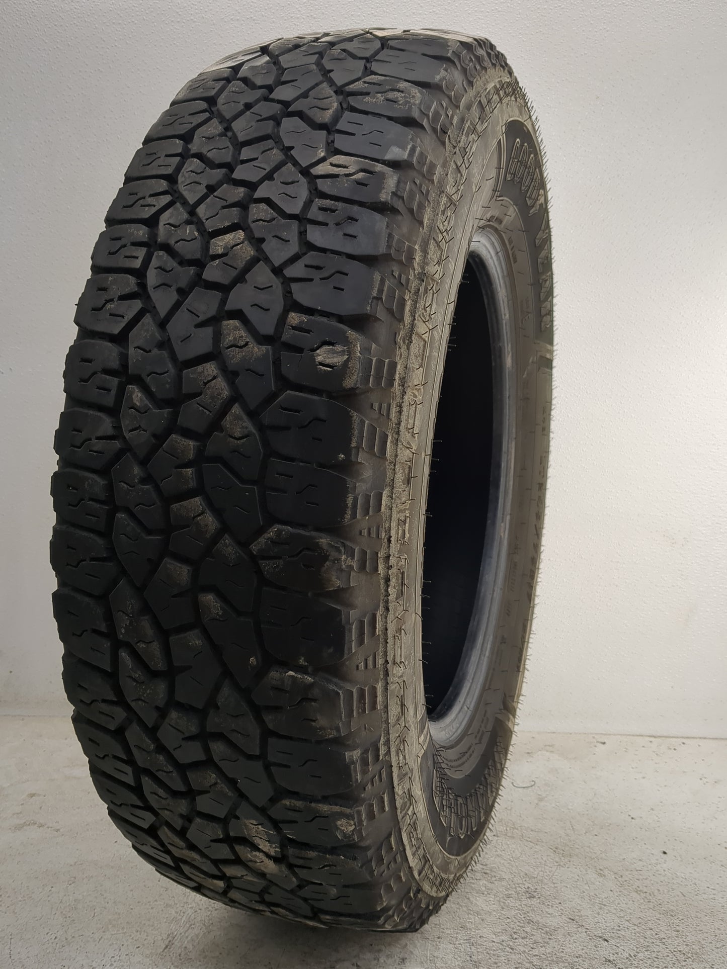 Used Tire LT245/75R17 GOODYEAR WORKHORSE AT 121/118S - Tread Depth 10/32 - Oemusedautoparts1.com