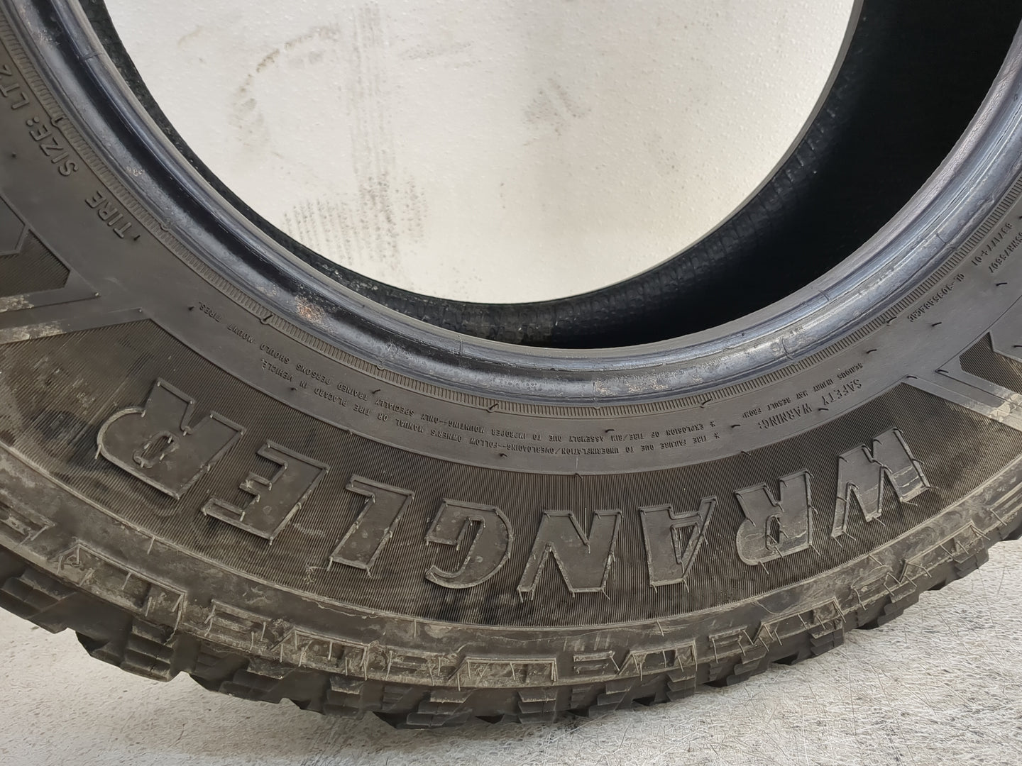 Used Tire LT245/75R17 GOODYEAR WORKHORSE AT 121/118S - Tread Depth 10/32 - Oemusedautoparts1.com