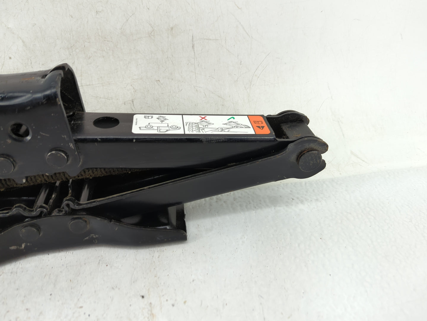2014 Ford F-150 Spare Scissor Car Jack 1415747 - Oemusedautoparts1.com