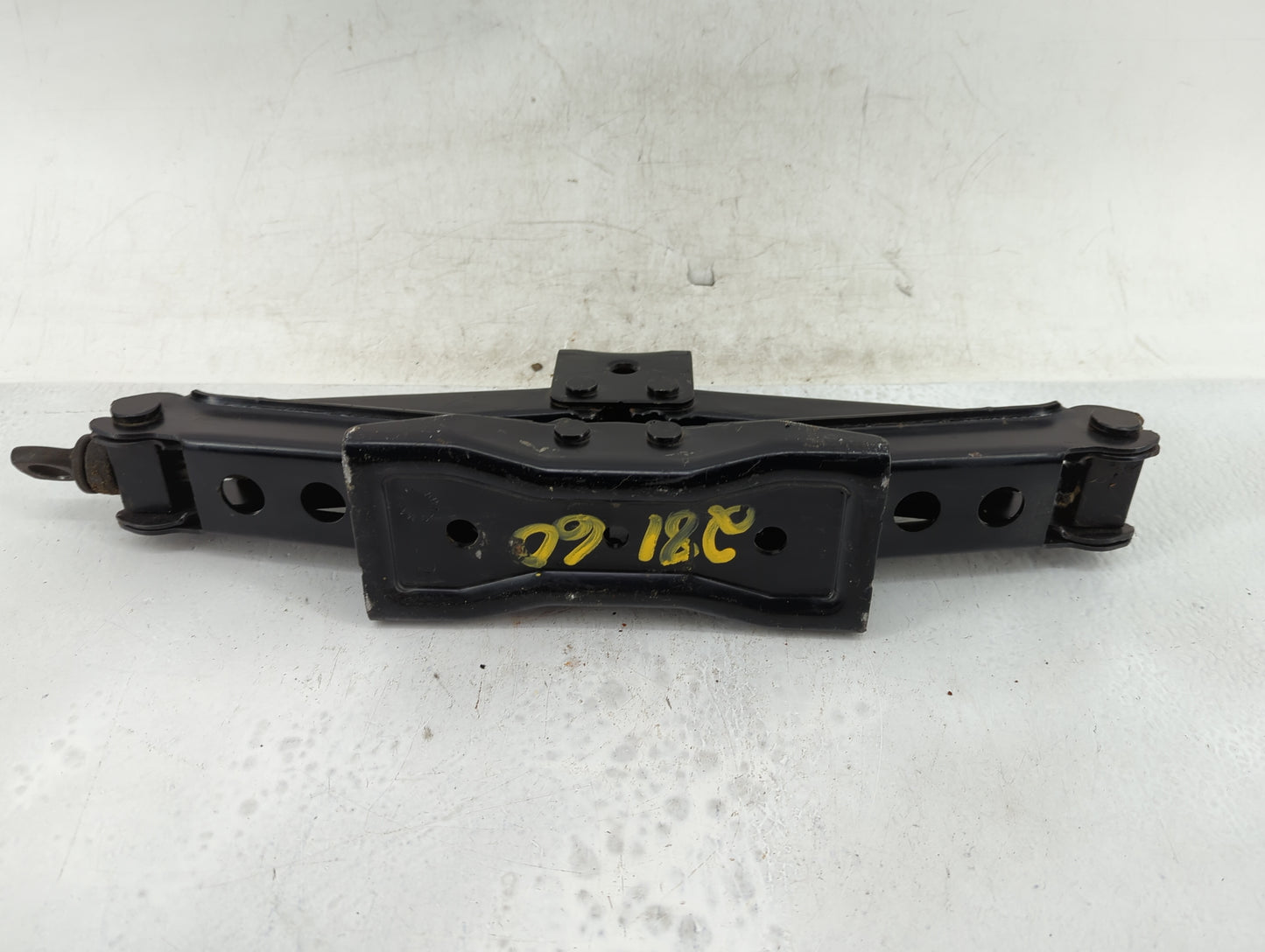 2014 Ford F-150 Spare Scissor Car Jack 1415747 - Oemusedautoparts1.com