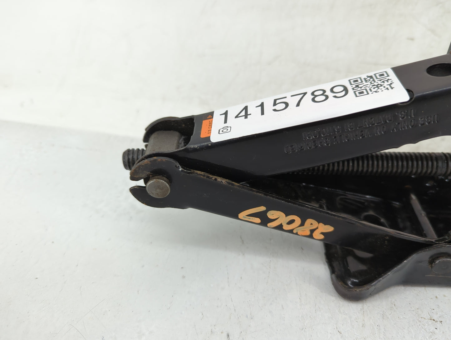 2014 Ford F-150 Spare Scissor Car Jack 1415789 - Oemusedautoparts1.com