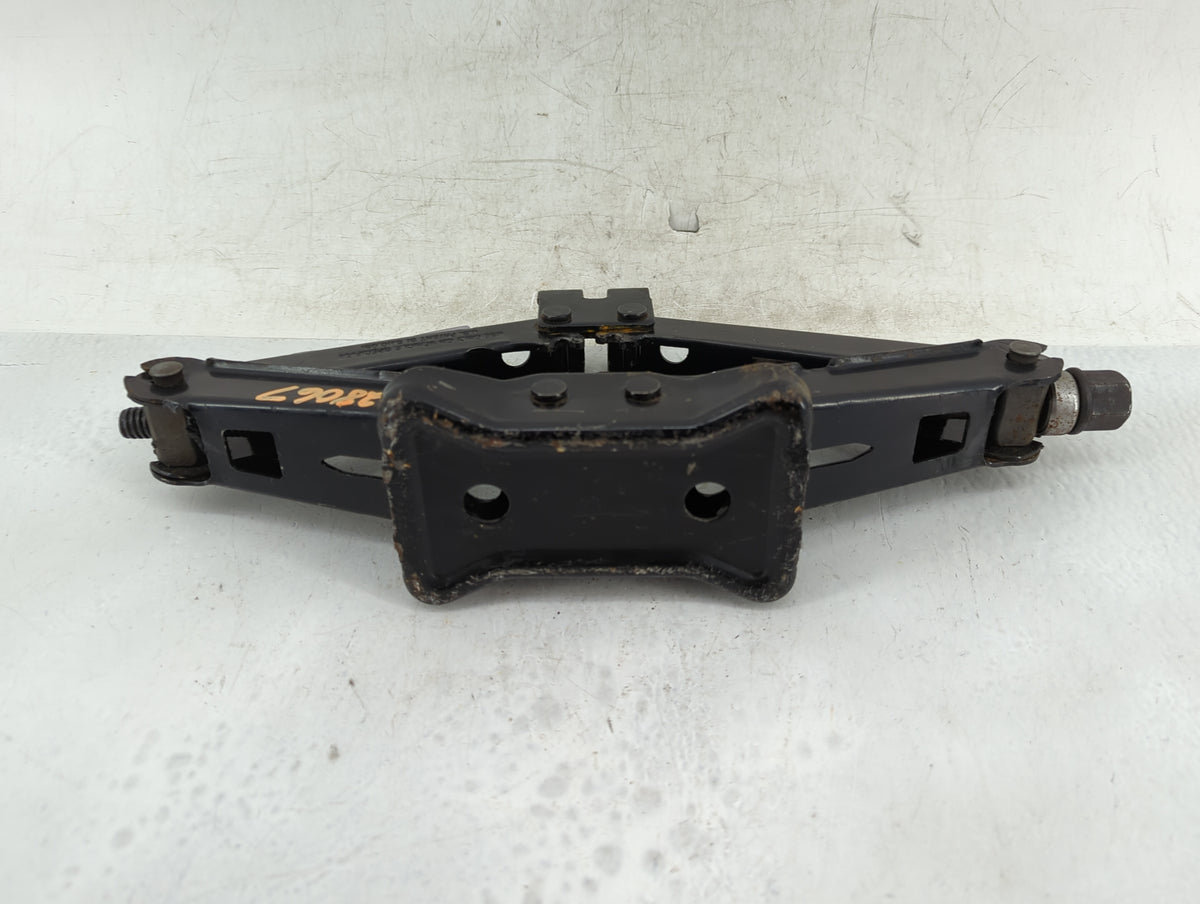 2014 Ford F-150 Spare Scissor Car Jack 1415789 - Oemusedautoparts1.com