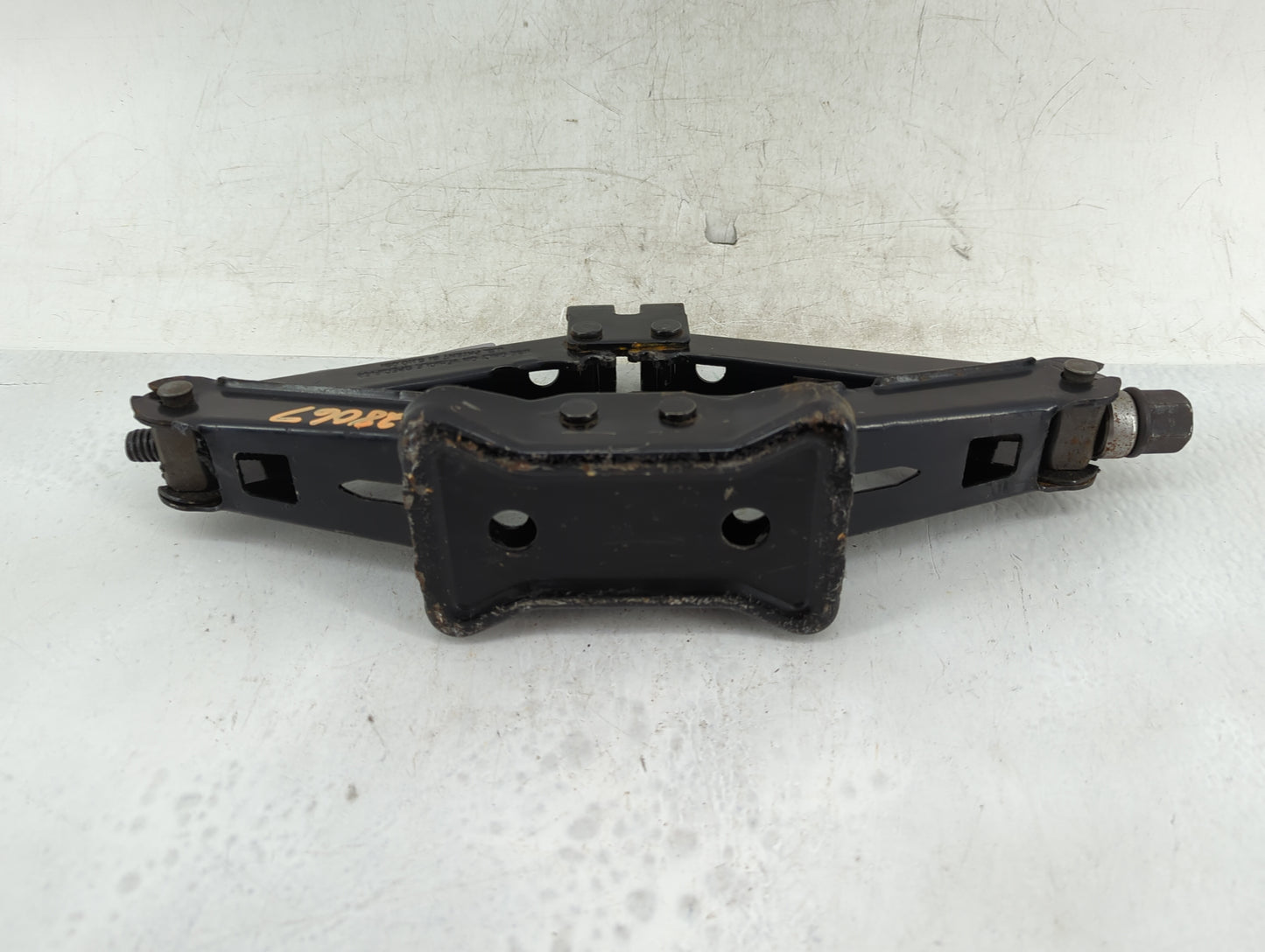 2014 Ford F-150 Spare Scissor Car Jack 1415789 - Oemusedautoparts1.com