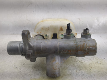 2014-2014 Ford F-150 Brake Master Cylinder 1498319 - Oemusedautoparts1.com