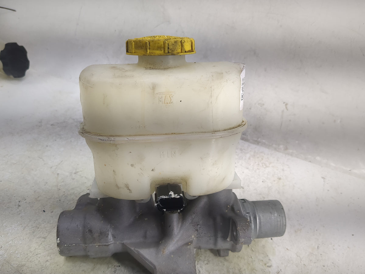 2014-2014 Ford F-150 Brake Master Cylinder 1498319 - Oemusedautoparts1.com
