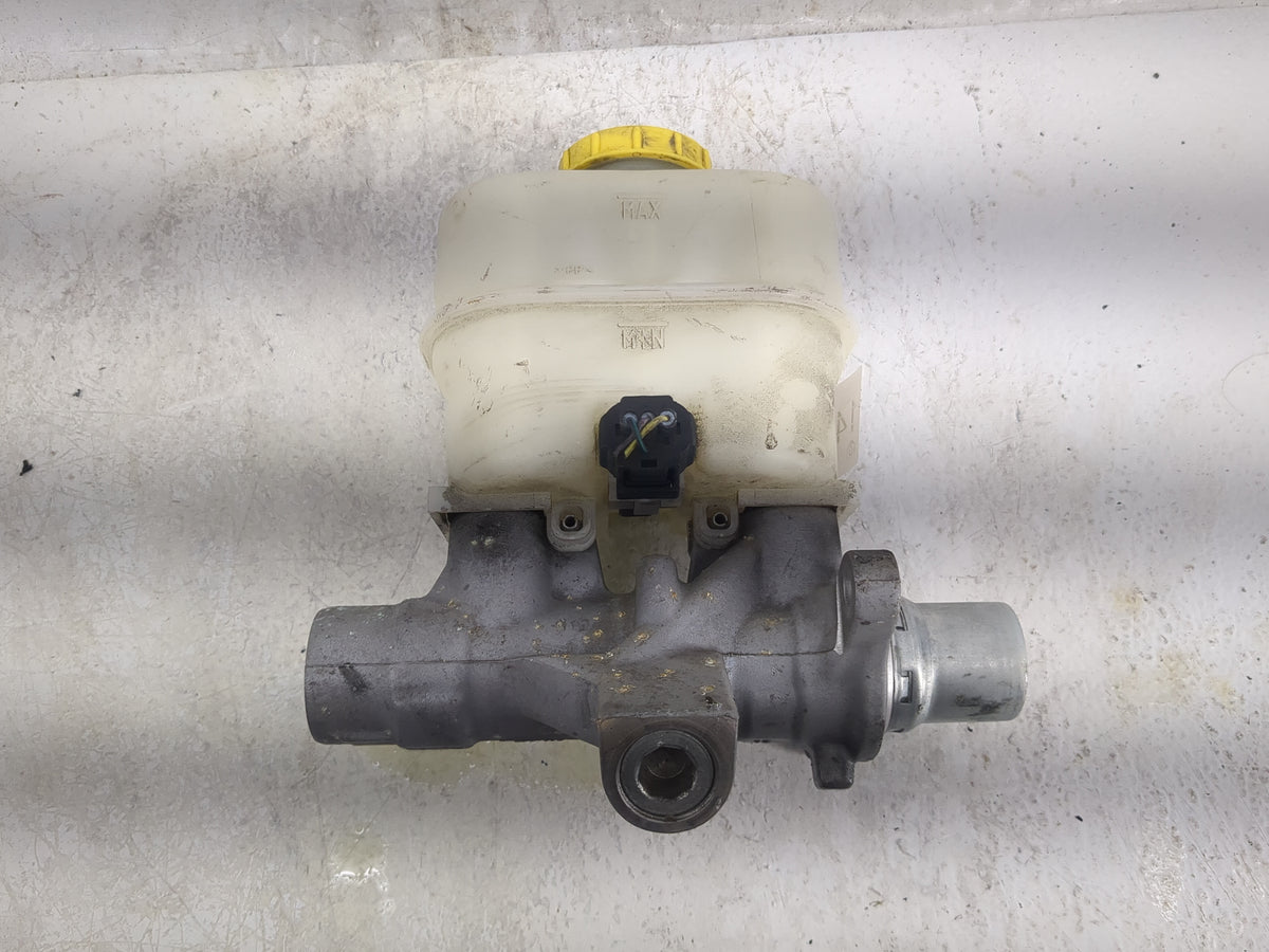 2014-2014 Ford F-150 Brake Master Cylinder 1498346 - Oemusedautoparts1.com