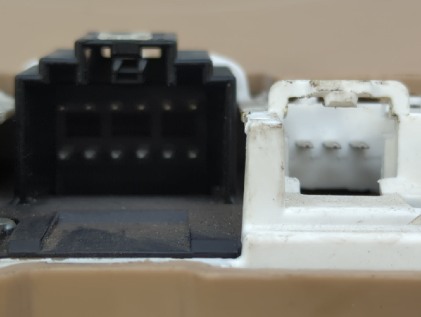 2009-2014 Ford F-150 Center Floor Console P/N:9L34-13D776-C Fits Fits 2009 2010 2011 2012 2013 2014 OEM Used Auto Parts - Oe