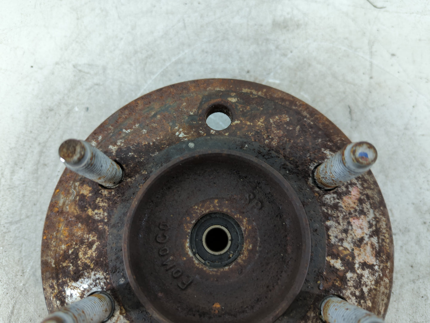 2014 Ford F-150 Driver Front Wheel Hub Oem 701089 - Oemusedautoparts1.com