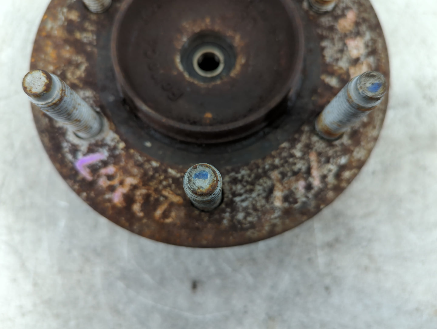 2014 Ford F-150 Driver Front Wheel Hub Oem 701089 - Oemusedautoparts1.com