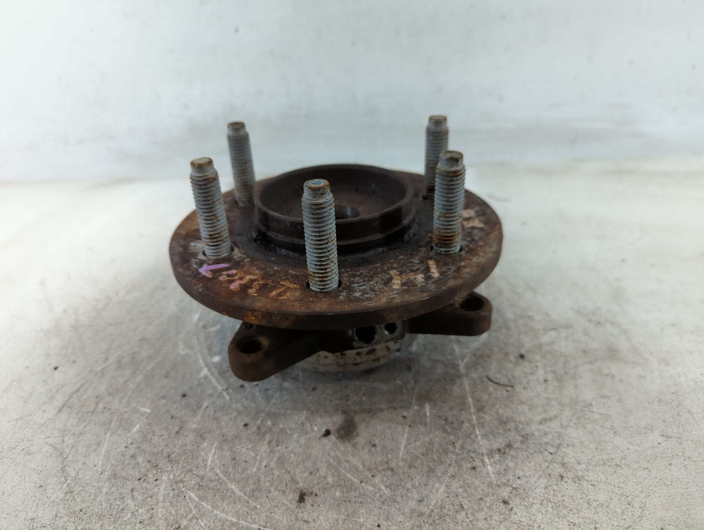 2014 Ford F-150 Driver Front Wheel Hub Oem 701089 - Oemusedautoparts1.com