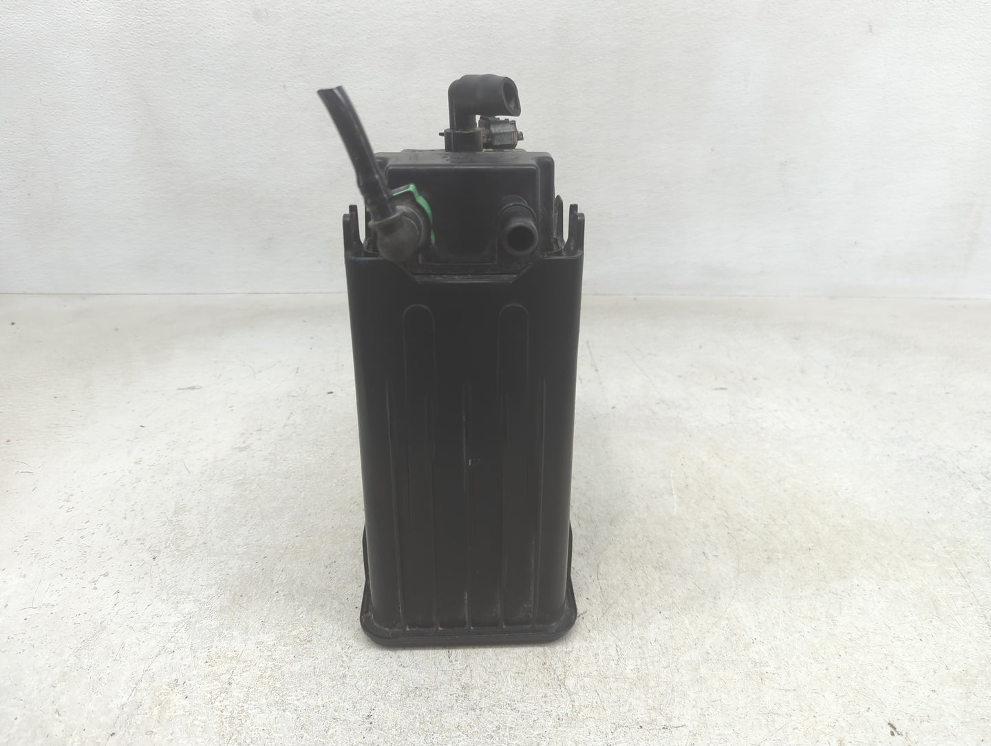 2014 Ford F-450 Super Duty Fuel Vapor Charcoal Canister - Oemusedautoparts1.com