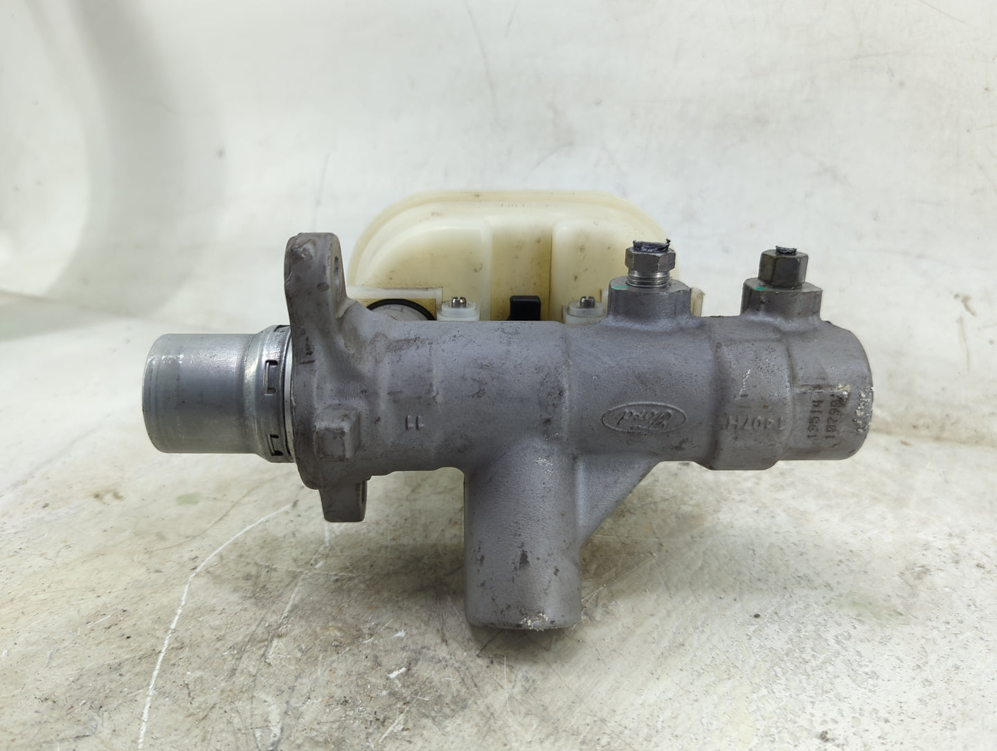 Ford F150 Brake Master Cylinder 1496585 - Oemusedautoparts1.com