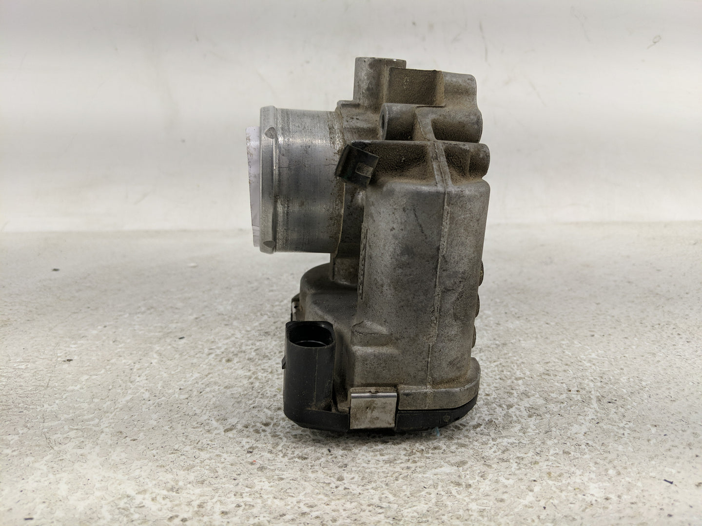 2011-2014 Ford Fiesta Throttle Body P/N:7S7G-9F991-B7A 0 280 750 535, 7S7G-9F991-CA Fits Fits 2011 2012 2013 2014 OEM Used A