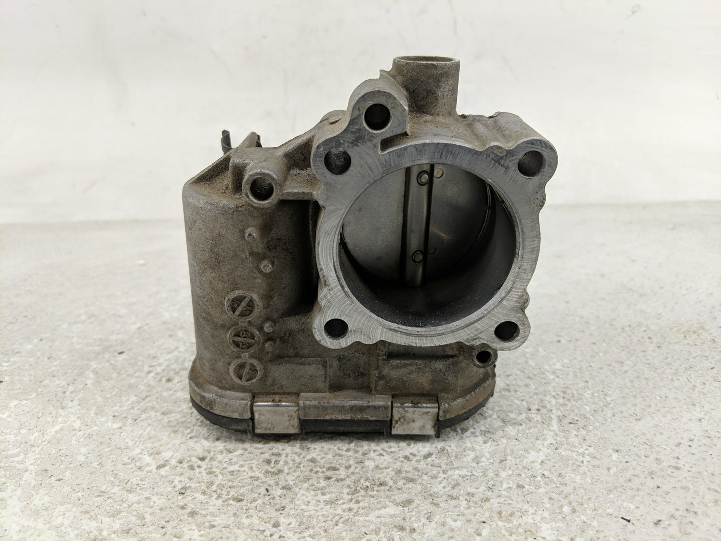 2011-2014 Ford Fiesta Throttle Body P/N:7S7G-9F991-B7A 0 280 750 535, 7S7G-9F991-CA Fits Fits 2011 2012 2013 2014 OEM Used A