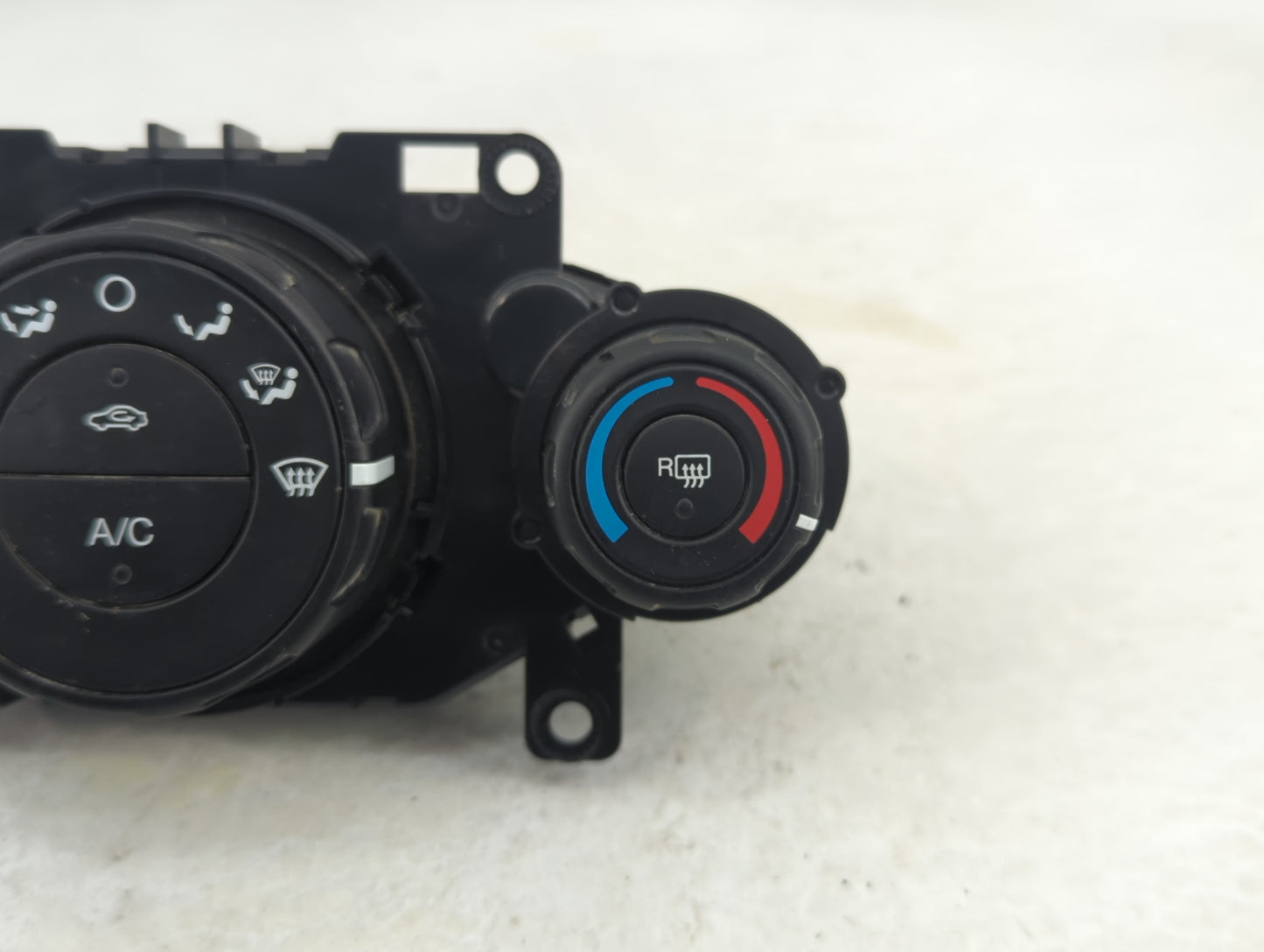 2014 Ford Fiesta Climate Control Module Temperature AC/Heater Replacement P/N:D2BT 19980 AB Fits OEM Used Auto Parts - Oemus