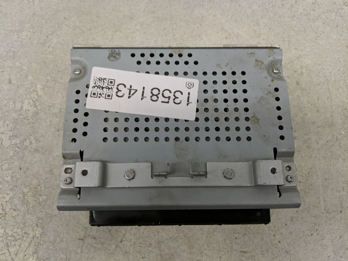2014-2015 Ford Fiesta Radio AM FM Cd Player Receiver Replacement P/N:D2BT-19C107-AE Fits Fits 2014 2015 OEM Used Auto Parts 