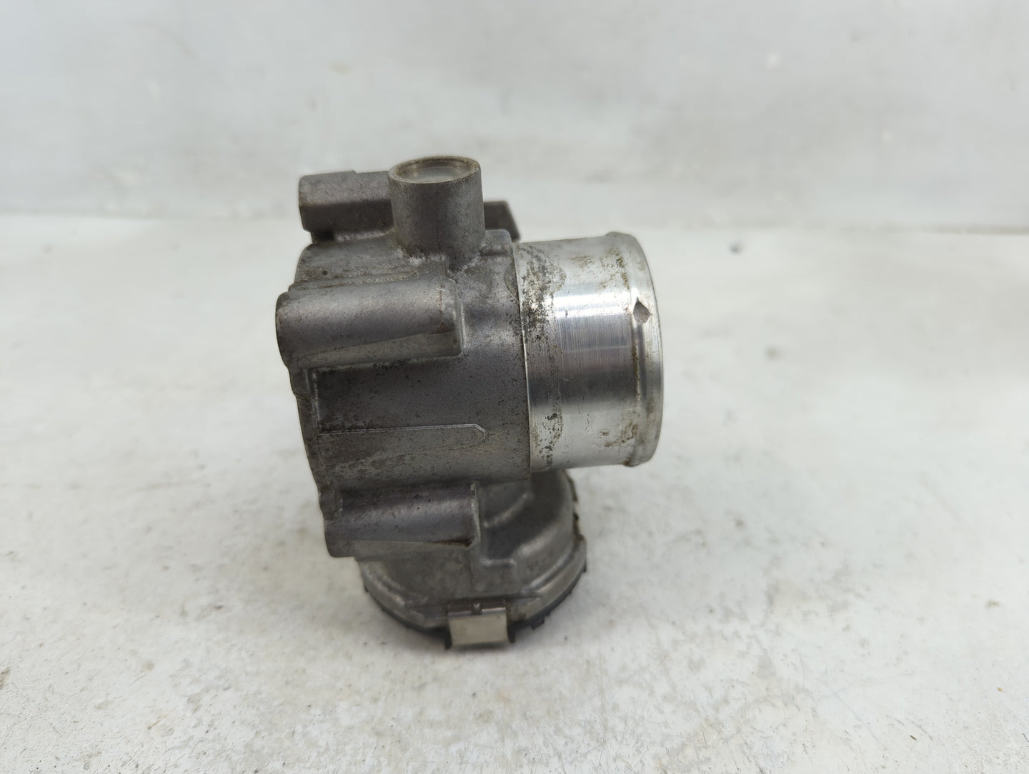 2014-2019 Ford Fiesta Throttle Body P/N:7S7G-9F991-CA Fits Fits 2013 2014 2015 2016 2017 2018 2019 OEM Used Auto Parts - Oem