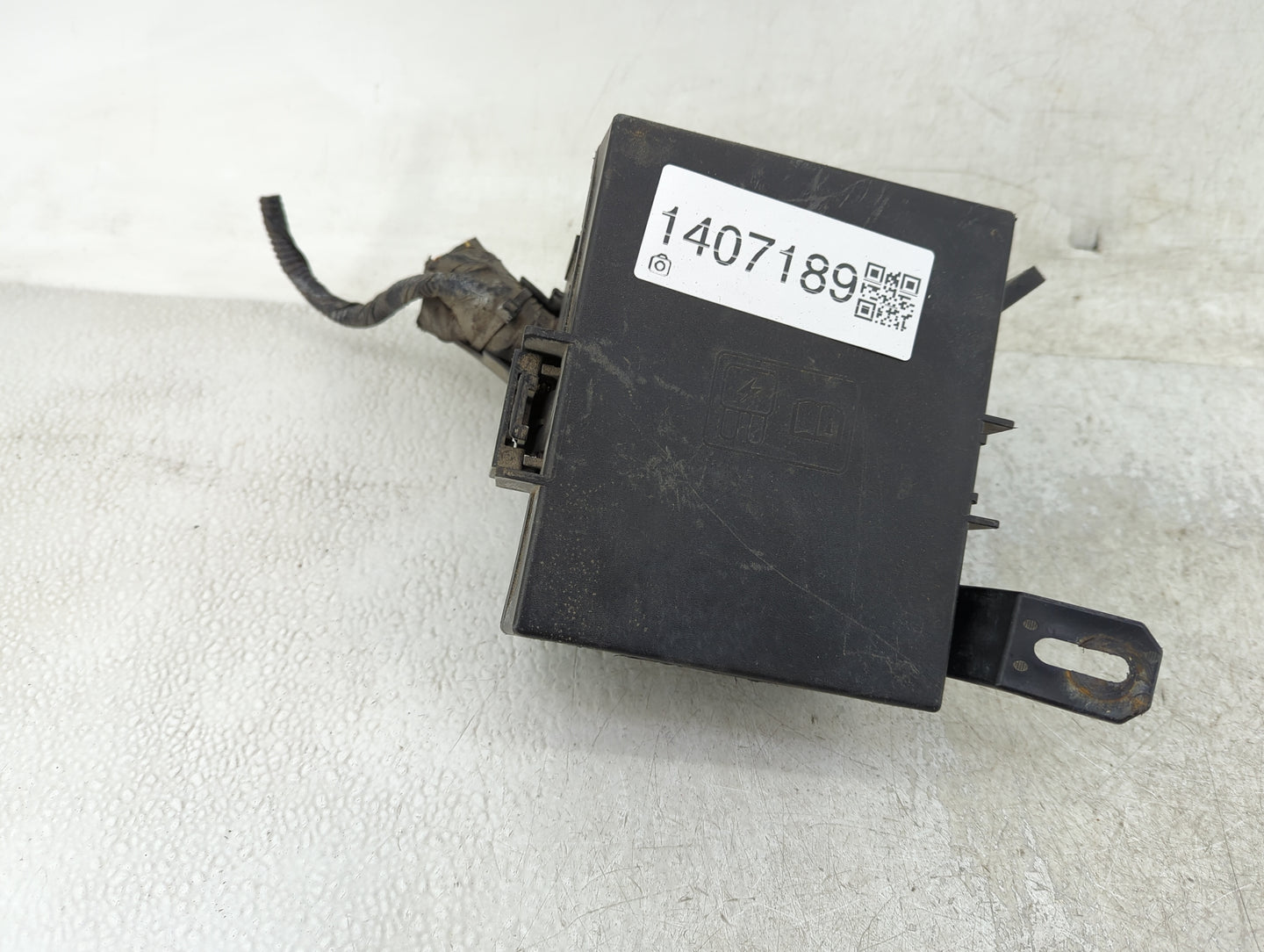 2014-2019 Ford Fiesta Fusebox Fuse Box Panel Relay Module Fits Fits 2014 2015 2016 2017 2018 2019 OEM Used Auto Parts - Oemu