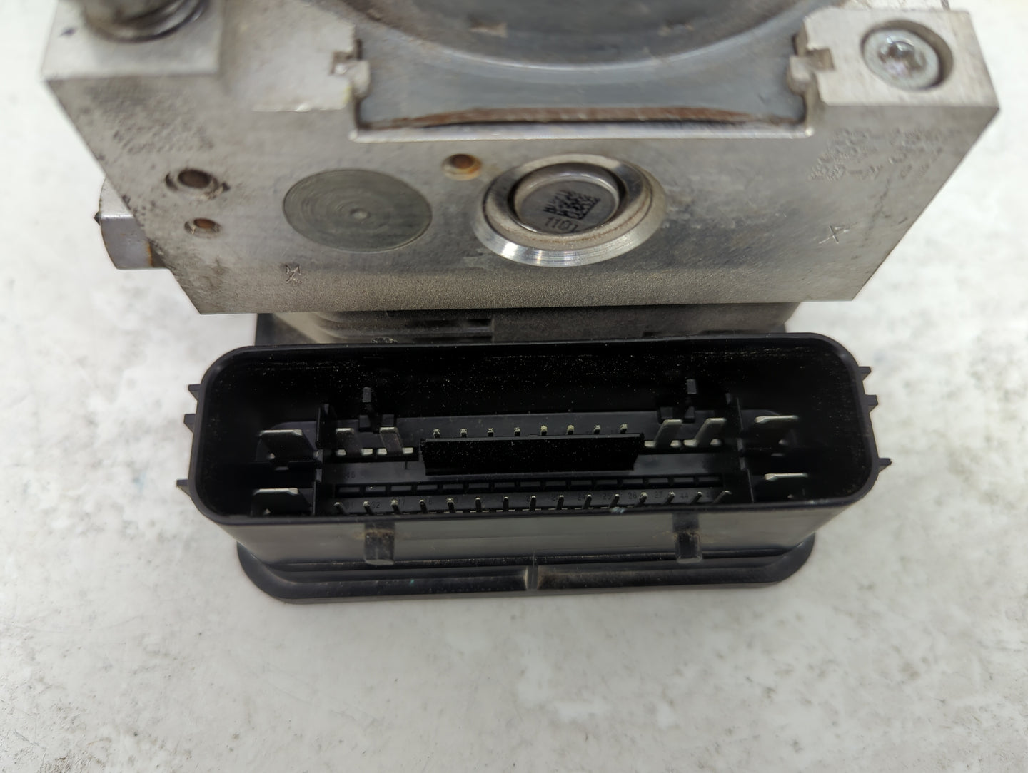 2014 Ford Fiesta ABS Pump Control Module Replacement P/N:D2BC-2C219-DB Fits OEM Used Auto Parts - Oemusedautoparts1.com
