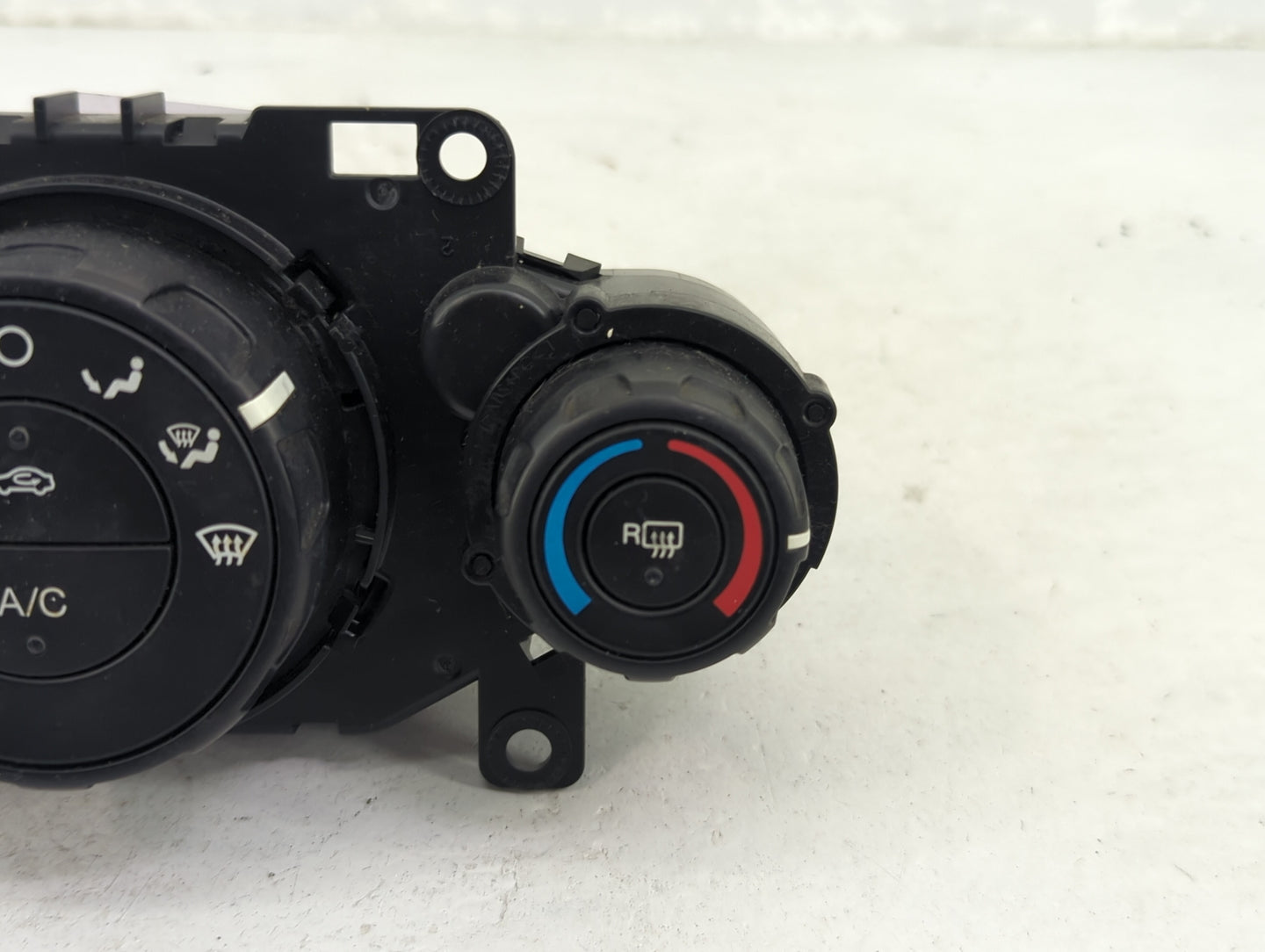 2014 Ford Fiesta Climate Control Module Temperature AC/Heater Replacement P/N:D2BT 19980 AA Fits OEM Used Auto Parts - Oemus