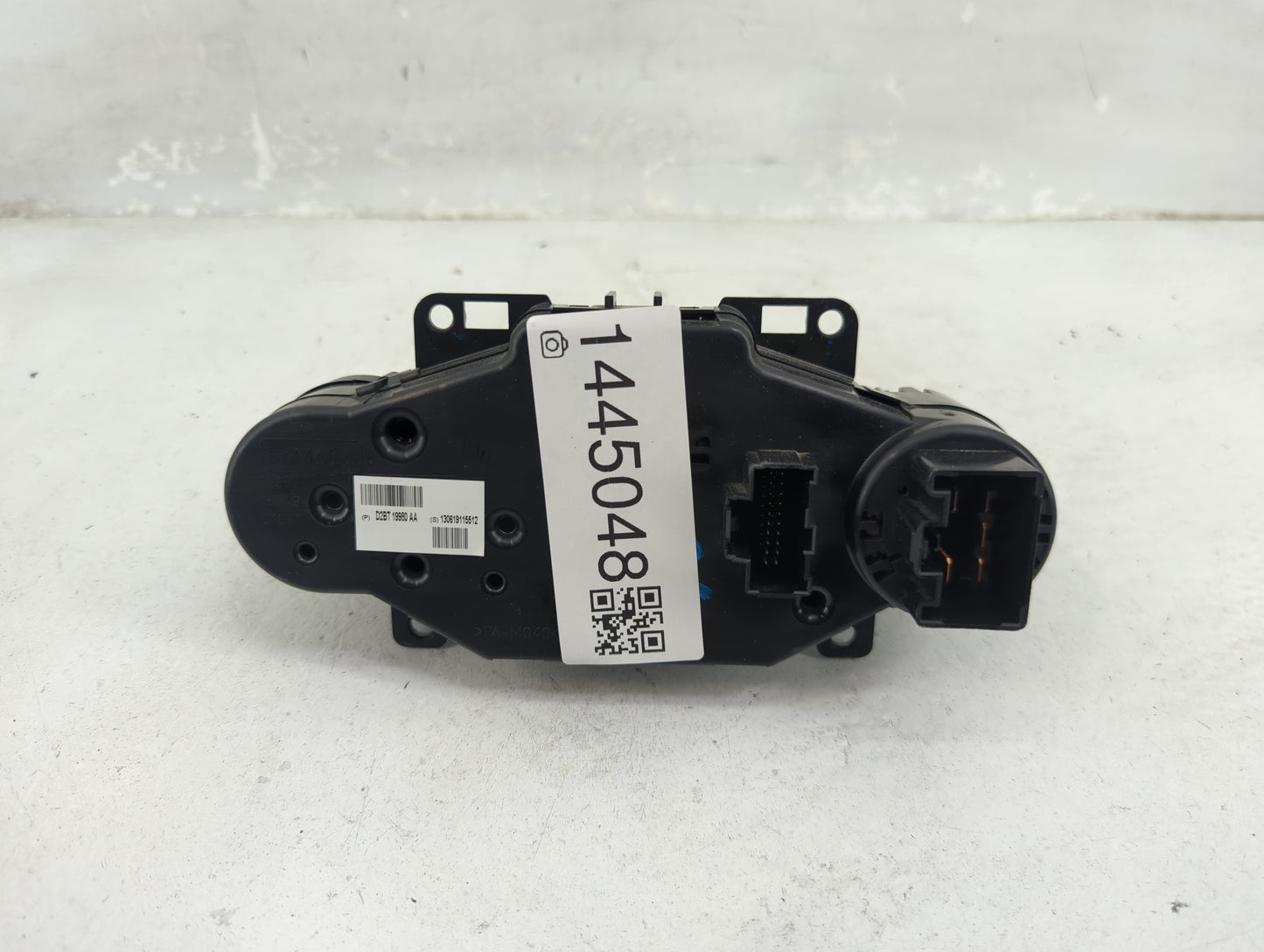 2014 Ford Fiesta Climate Control Module Temperature AC/Heater Replacement P/N:D2BT 19980 AA Fits OEM Used Auto Parts - Oemus
