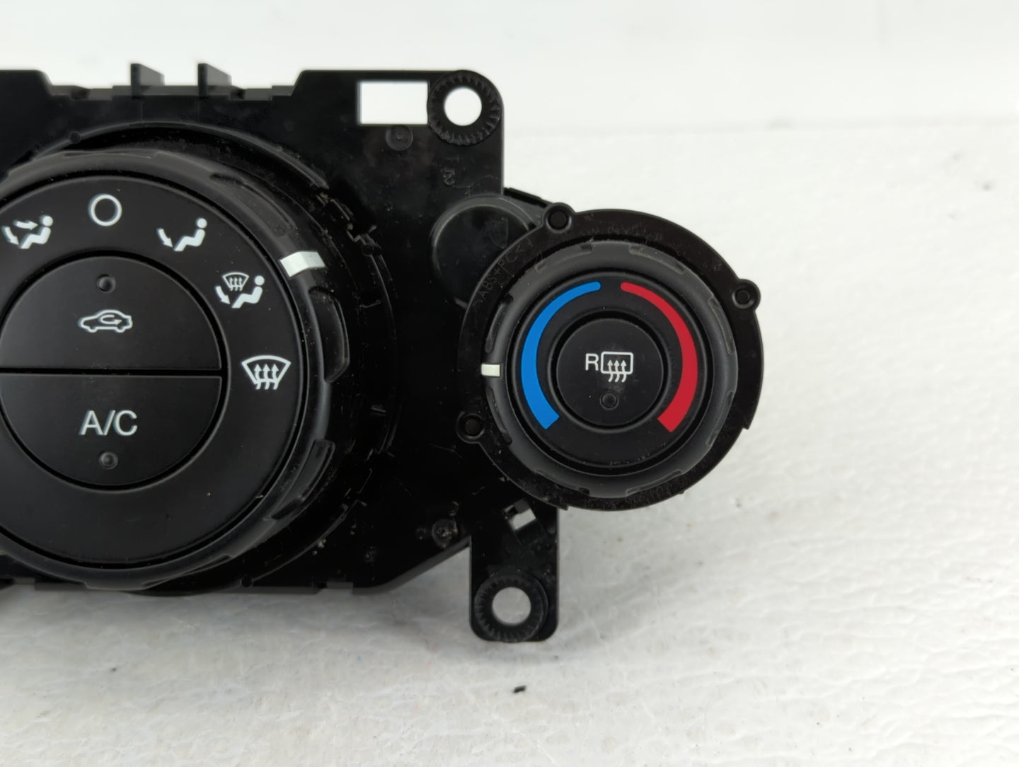 2014 Ford Fiesta Climate Control Module Temperature AC/Heater Replacement P/N:D2BT 19980 AB Fits OEM Used Auto Parts - Oemus