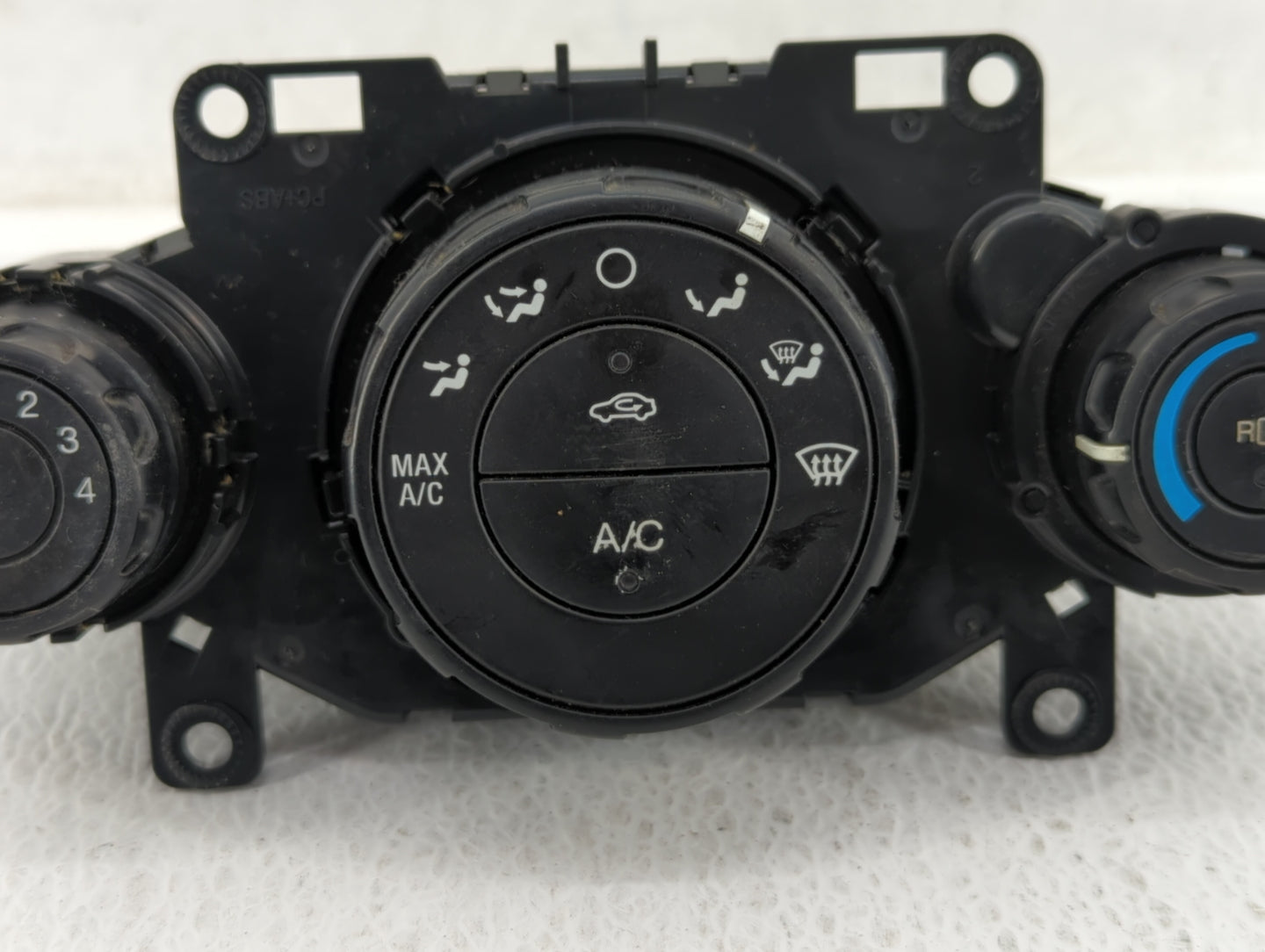 2014 Ford Fiesta Climate Control Module Temperature AC/Heater Replacement P/N:D2BT-19980 AB Fits OEM Used Auto Parts - Oemus