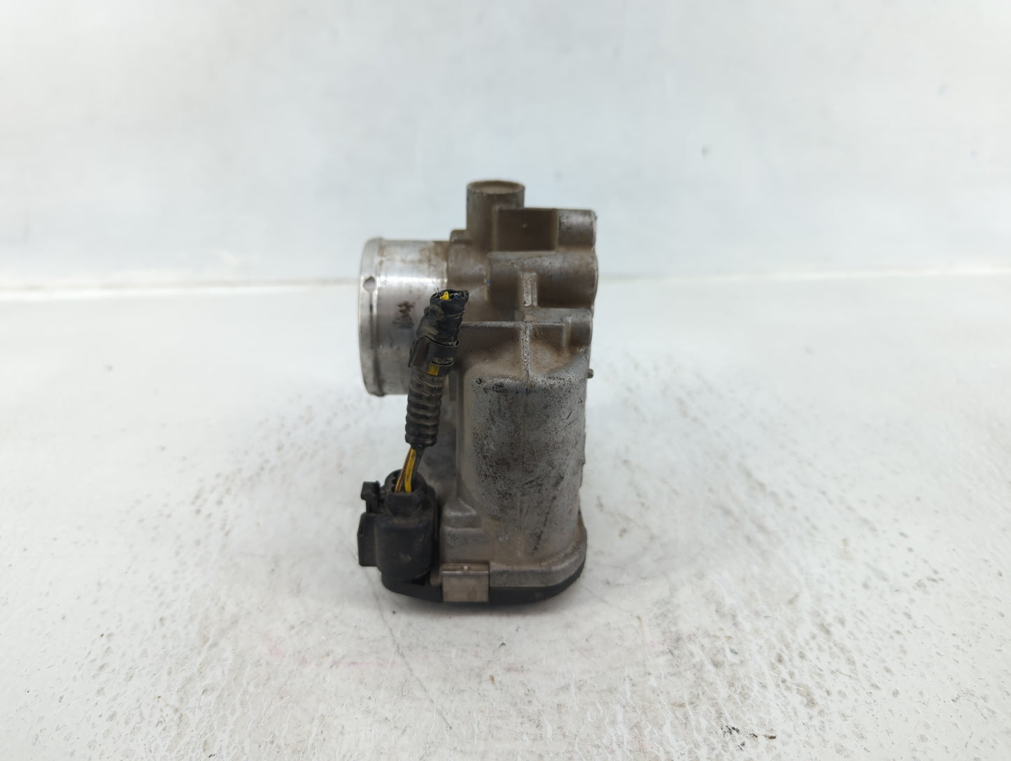 2014-2019 Ford Fiesta Throttle Body P/N:7S7G-9F991-CA Fits Fits 2013 2014 2015 2016 2017 2018 2019 OEM Used Auto Parts - Oem