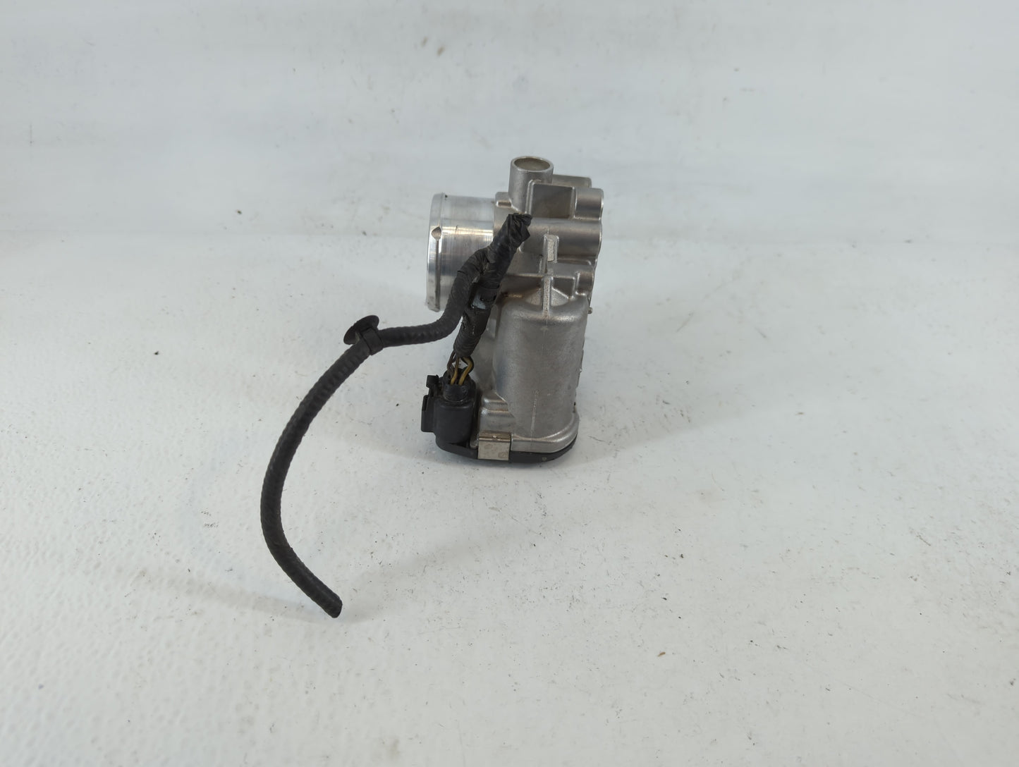 2011-2014 Ford Fiesta Throttle Body P/N:7S7G-9F991-CA Fits Fits 2011 2012 2013 2014 OEM Used Auto Parts - Oemusedautoparts1.