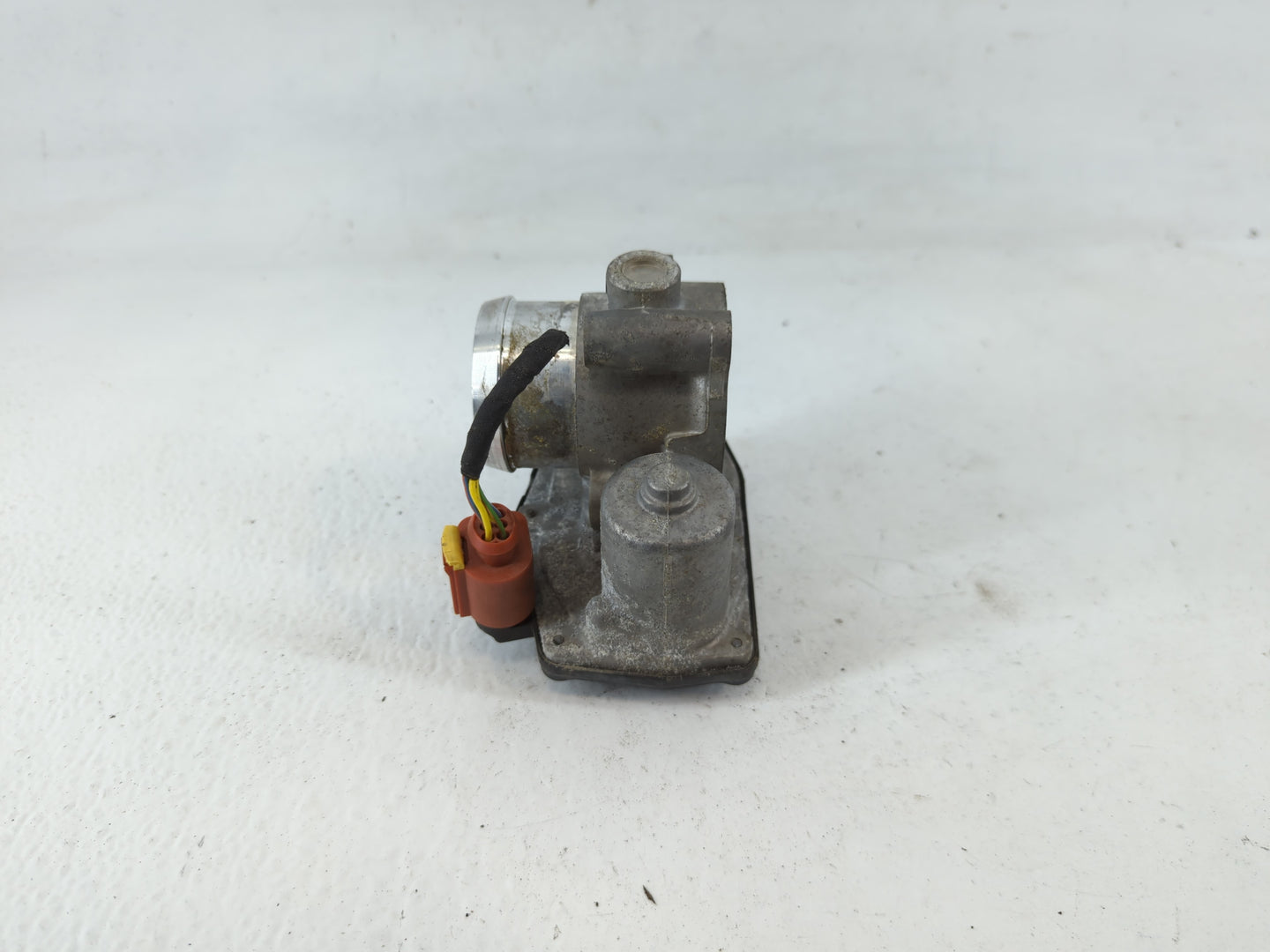 2014-2017 Ford Fiesta Throttle Body P/N:CM5G 9F991-F5 Fits Fits 2014 2015 2016 2017 2018 OEM Used Auto Parts - Oemusedautopa